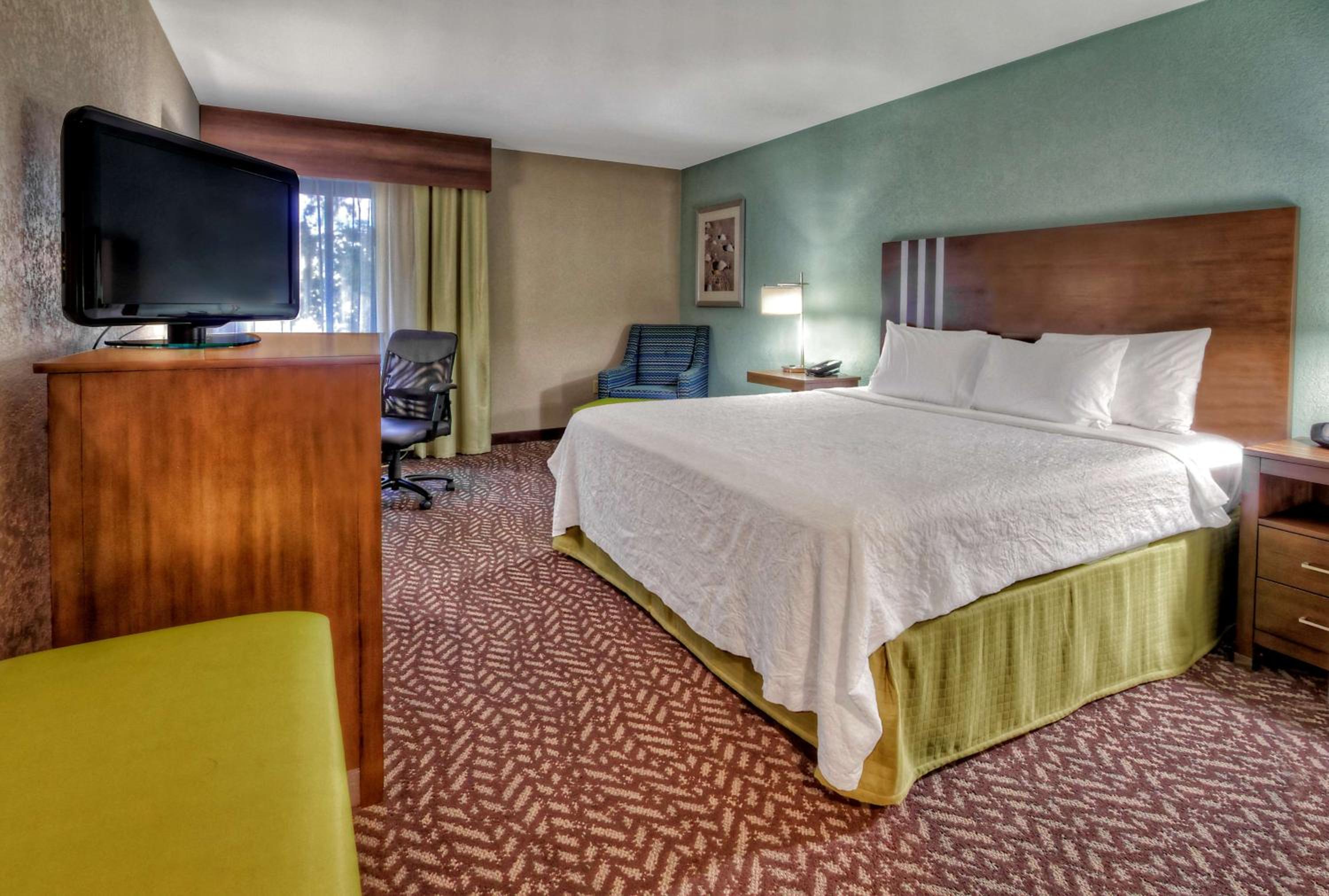 King Room with King Bed - Non-Smoking photo 2