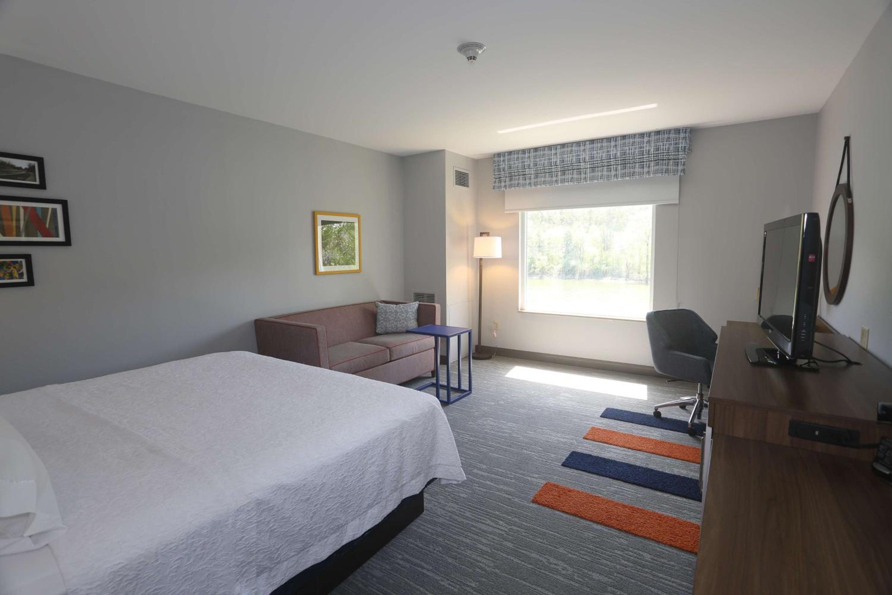 King Room with Sofa Bed and Study - Non-Smoking - Photo 1