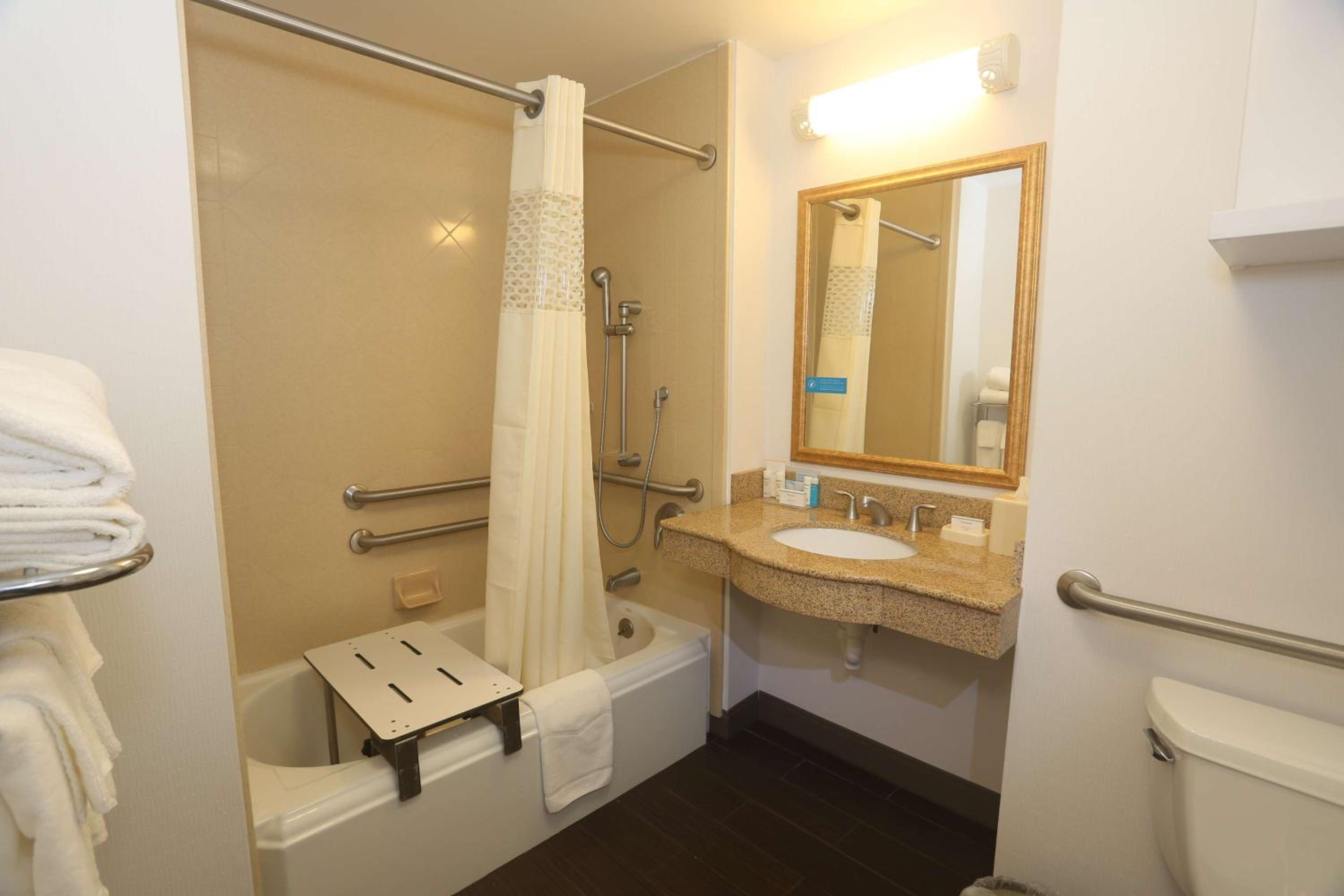 Queen Room with Two Queen Beds - Mobility and Hearing Access/Non-Smoking - Photo 2