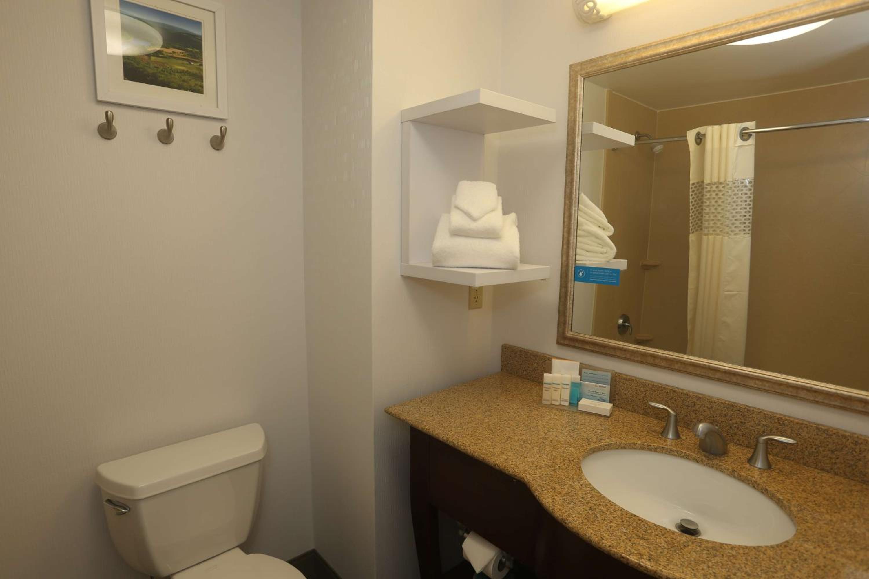 Room with Two Queen Beds - Non-Smoking - Photo 2