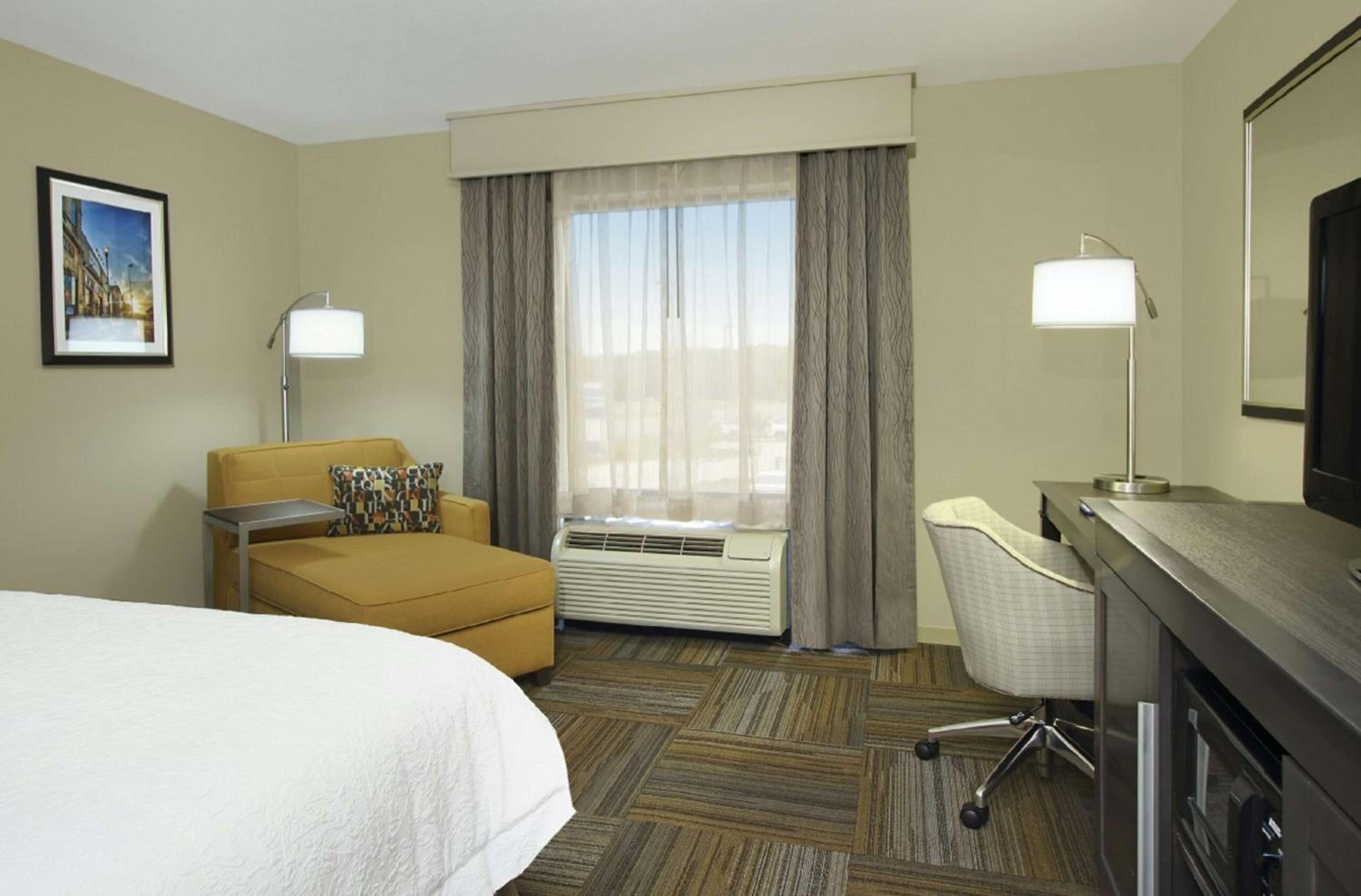 Queen Room with Two Queen Beds - Mobility and Hearing Access/Non-Smoking - Photo 2