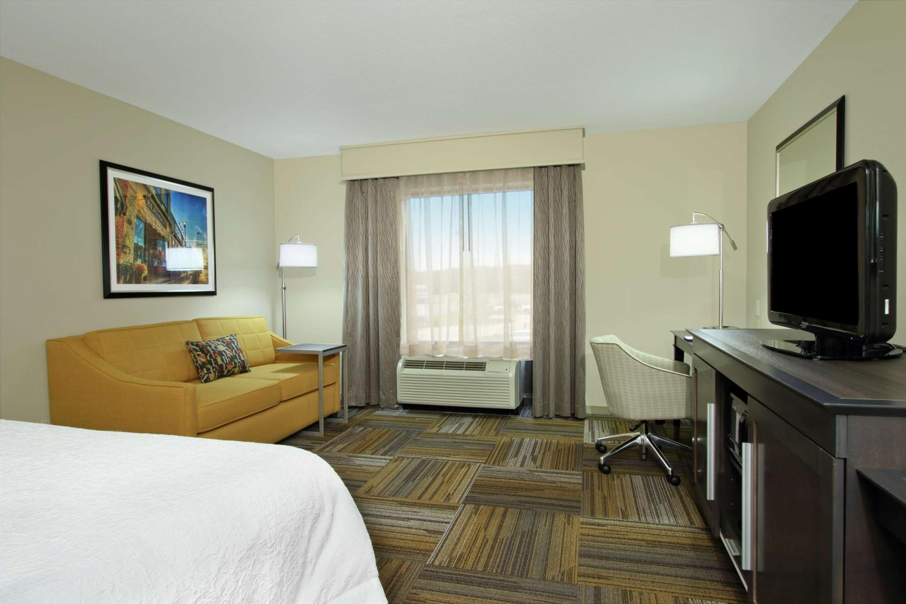 King Room with Sofa Bed and Study - Non-Smoking
