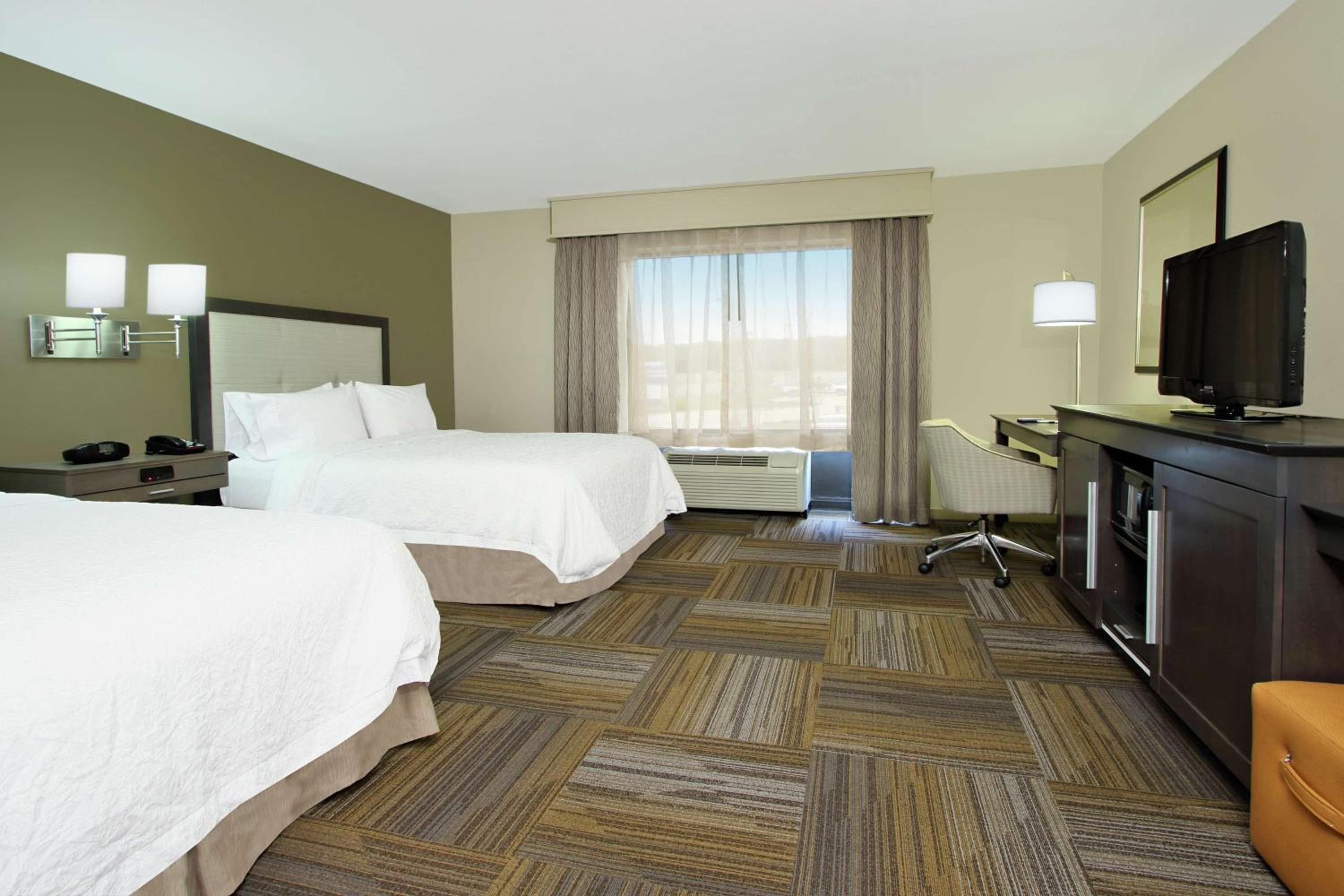 Queen Room with Two Queen Beds - Mobility and Hearing Access/Non-Smoking - Photo 3