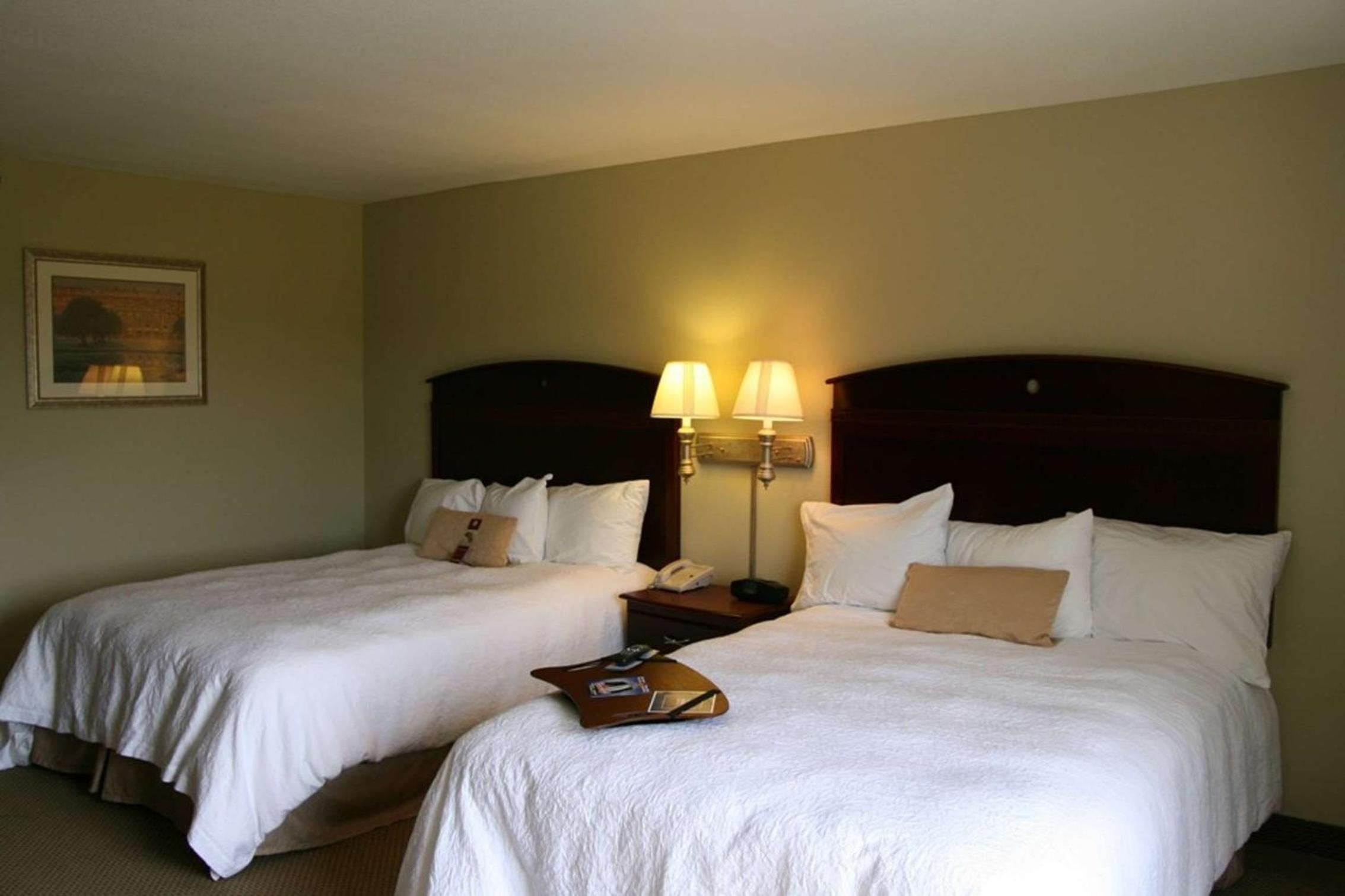 Room with Two Queen Beds - Non-Smoking - Photo 2