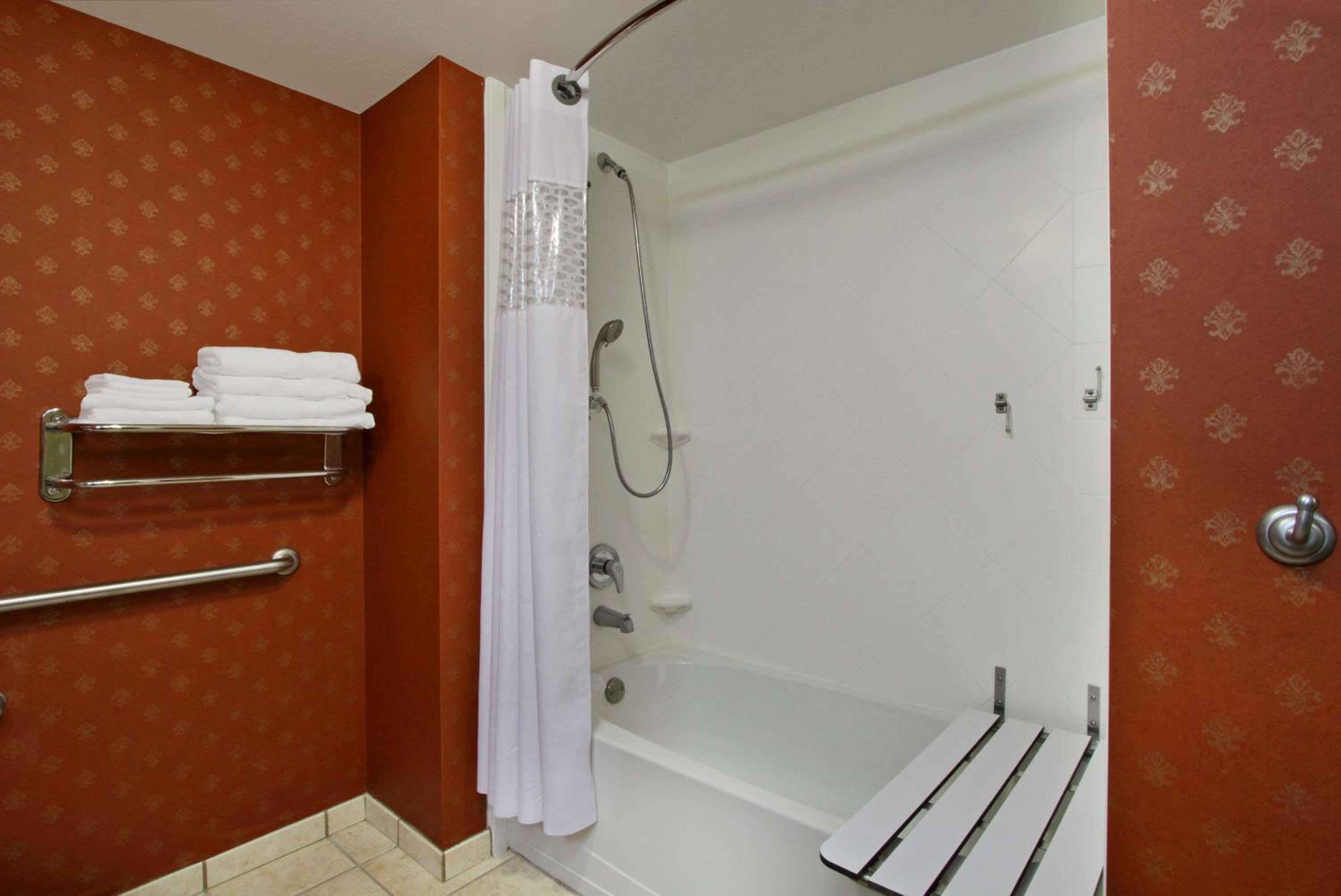 Queen Room with Two Queen Beds - Mobility and Hearing Access/Non-Smoking - Photo 5