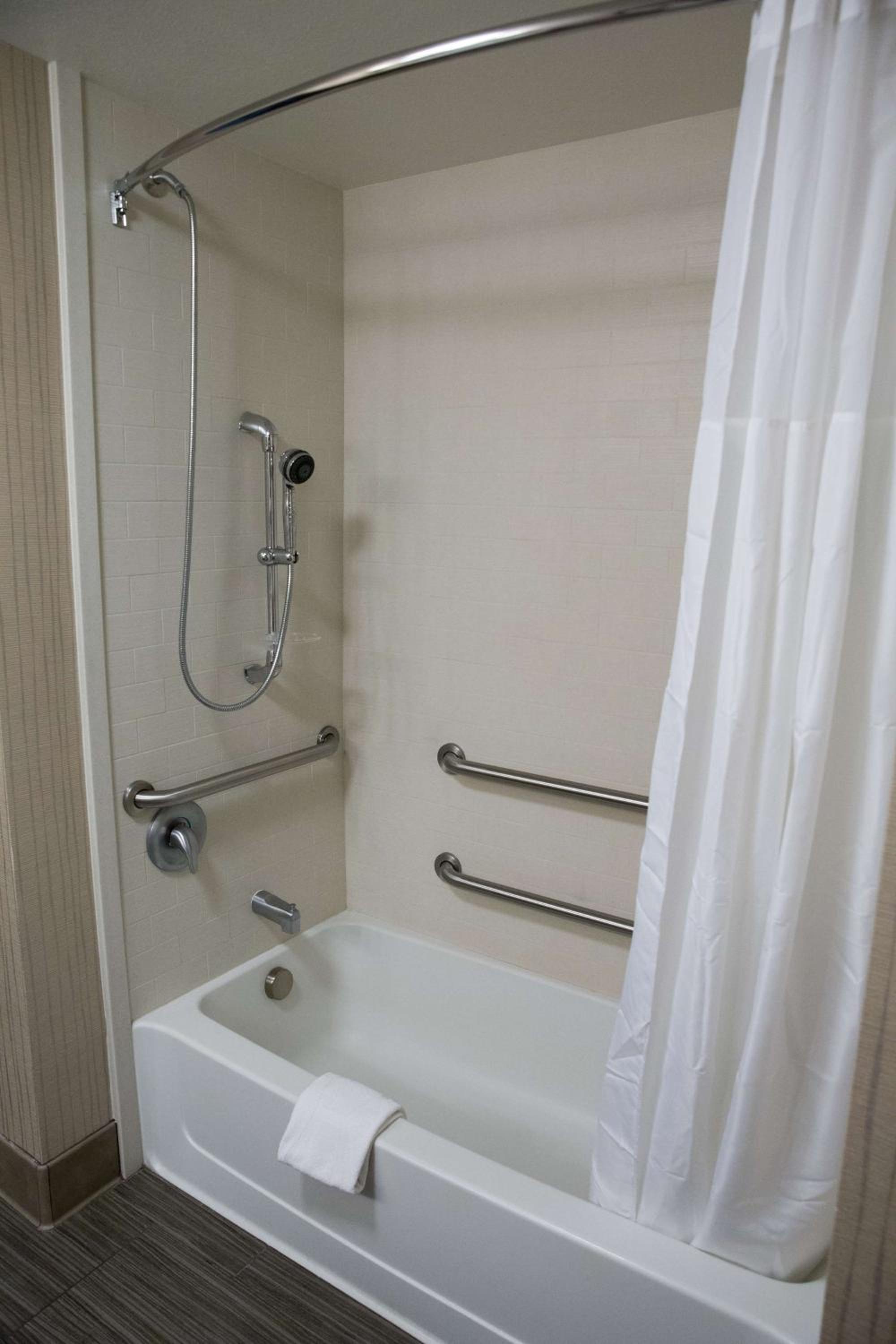 Queen Room with Two Queen Beds - Mobility Access/Non-Smoking