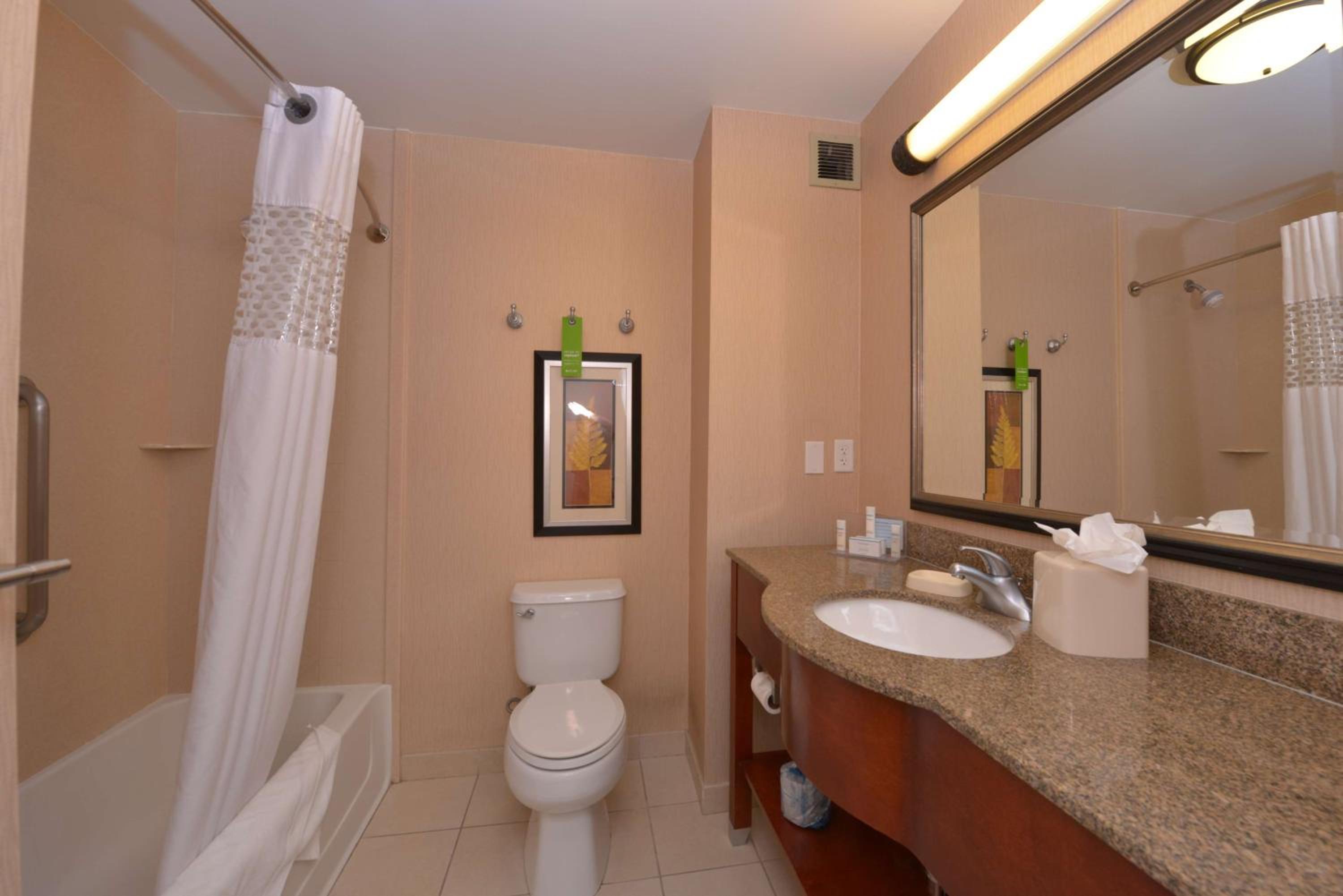 Room with Two Queen Beds - Non-Smoking - Photo 2