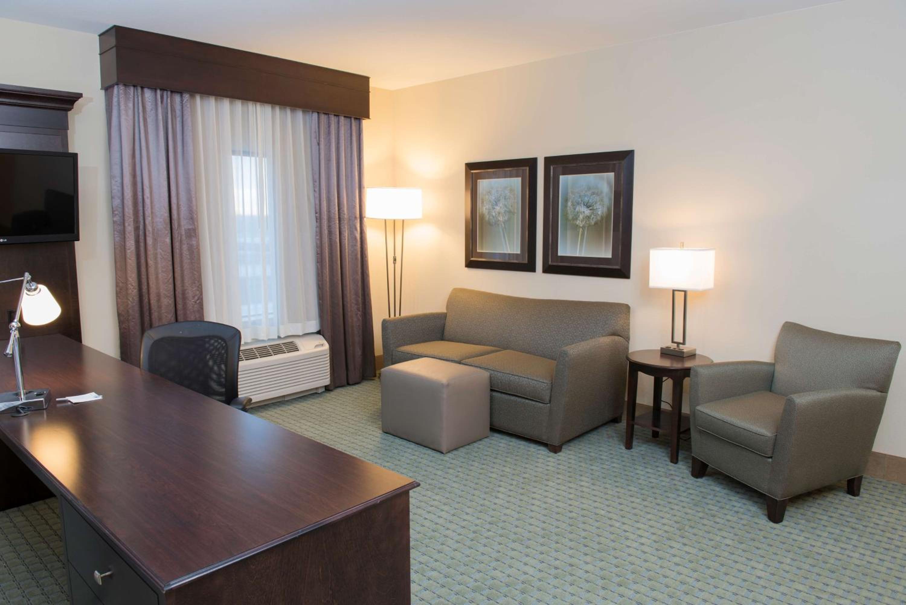 Queen Studio Suite with Two Queen Beds - Non-Smoking photo 1