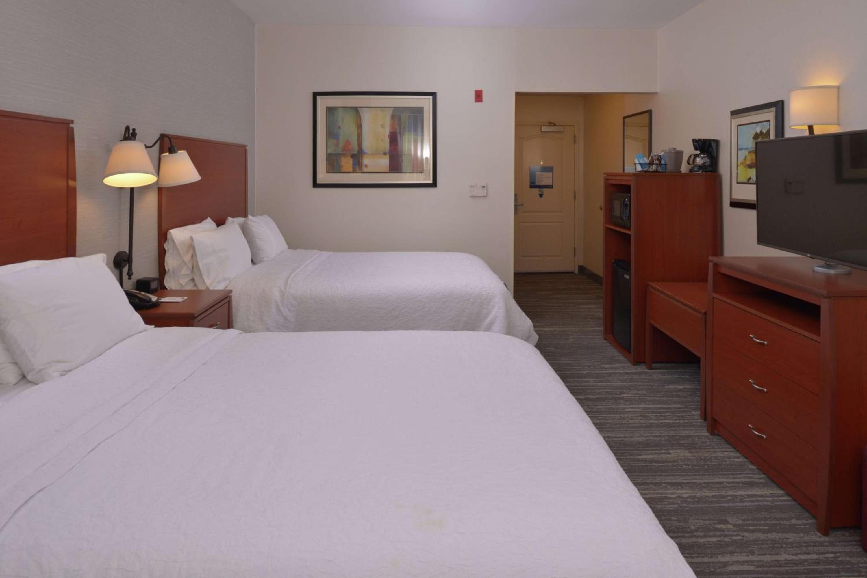 Room with Two Queen Beds - Non-Smoking - Photo 3