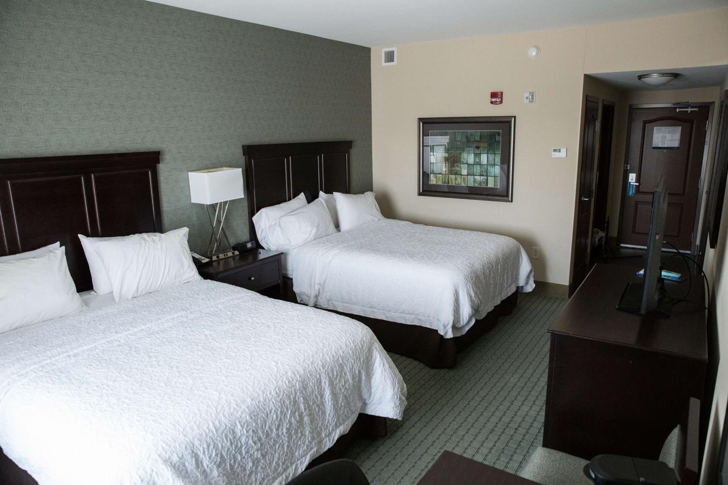 Queen Room with Two Queen Beds photo 1