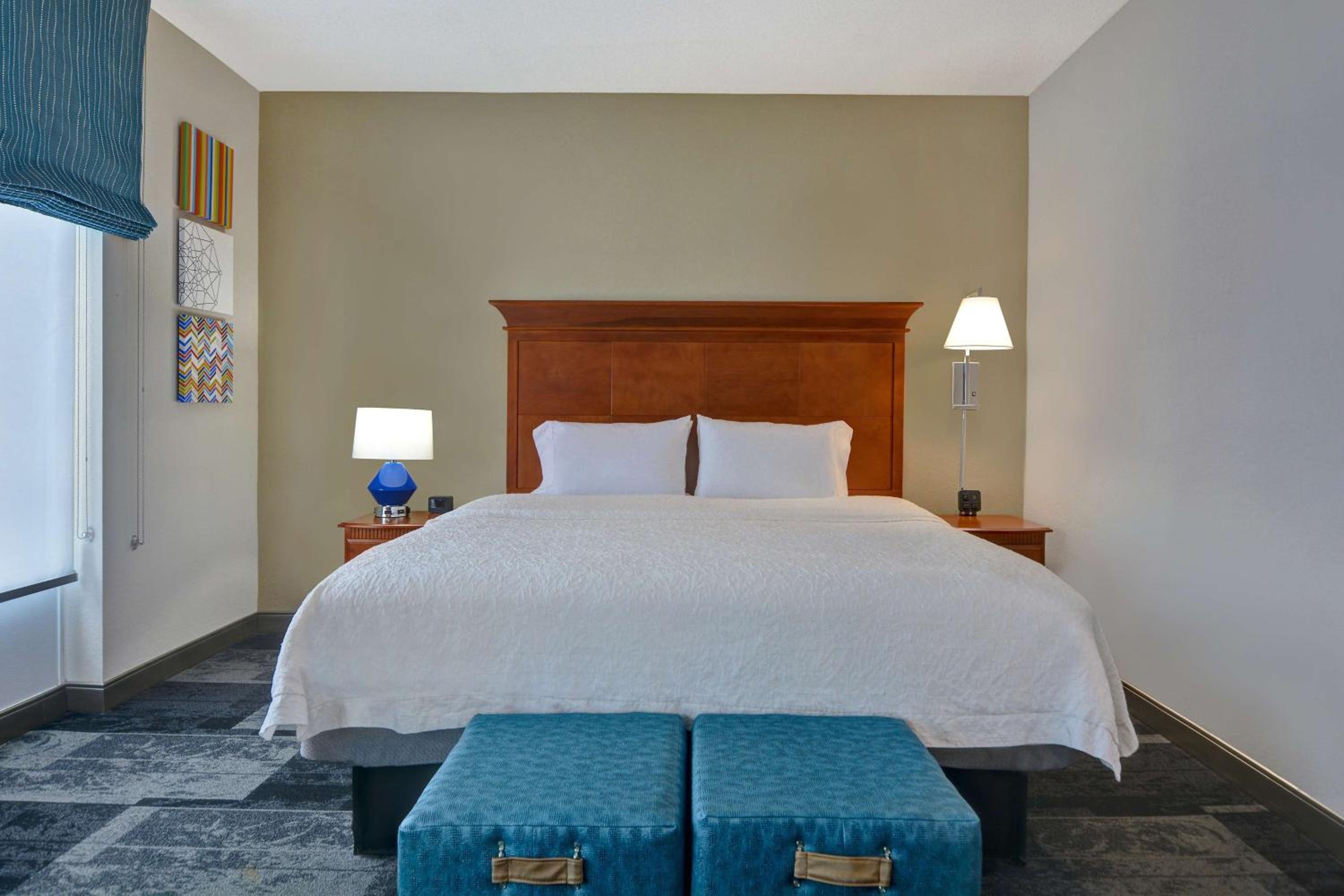 King Studio Suite with Whirlpool - Non-Smoking - Photo 6