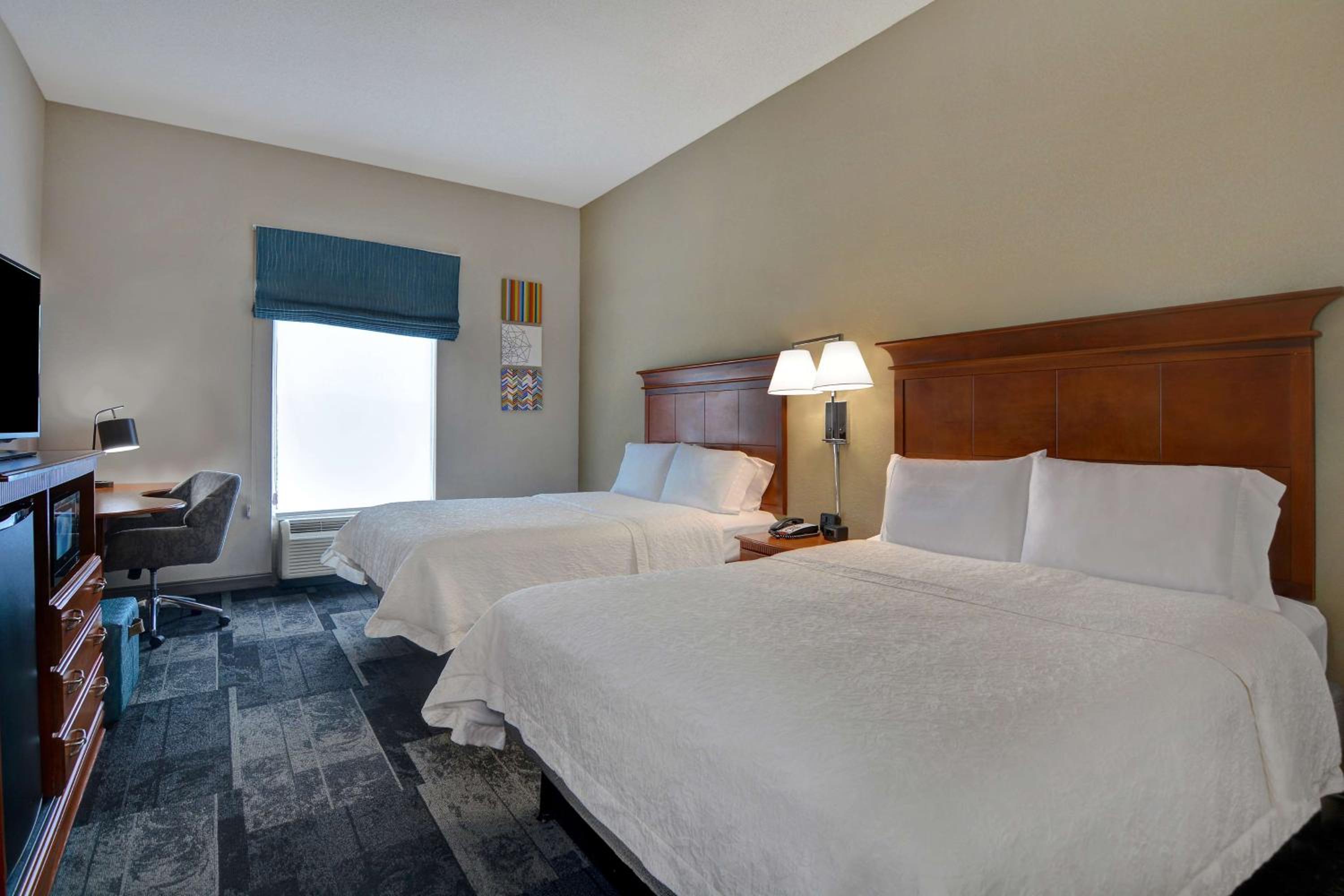 Room with Two Queen Beds - Non-Smoking - Photo 5
