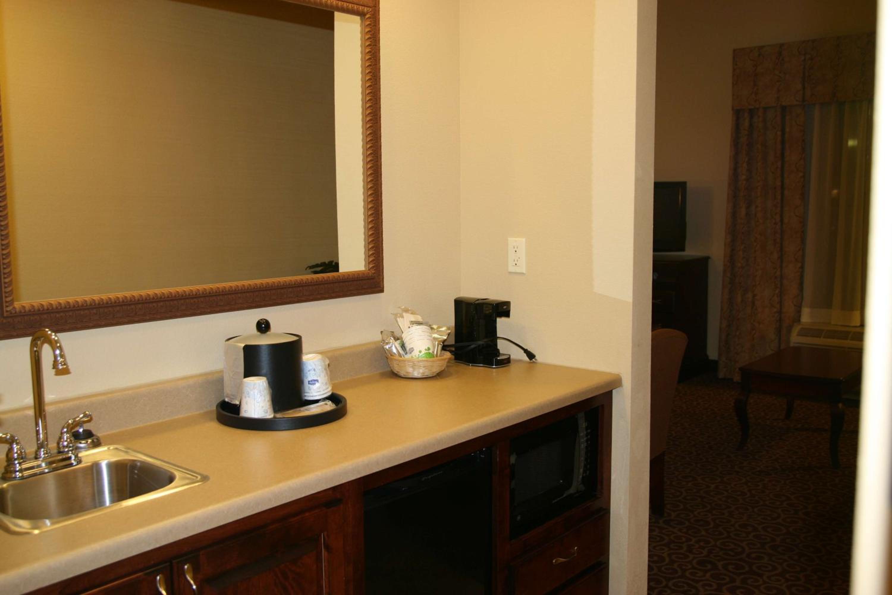 King Studio Suite with Sofa Bed - Non-Smoking - Photo 2