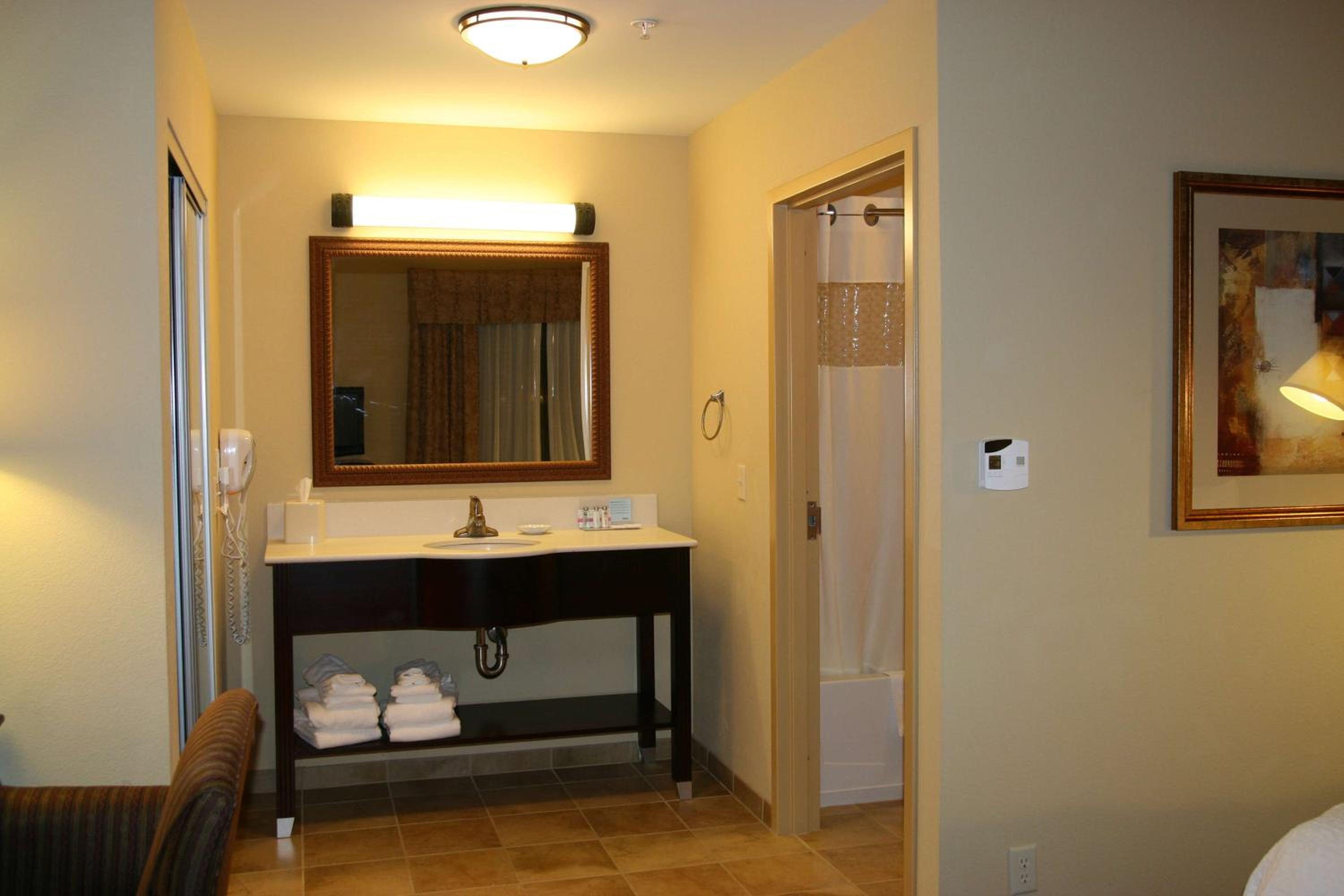 King Studio Suite with Sofa Bed - Non-Smoking - Photo 4