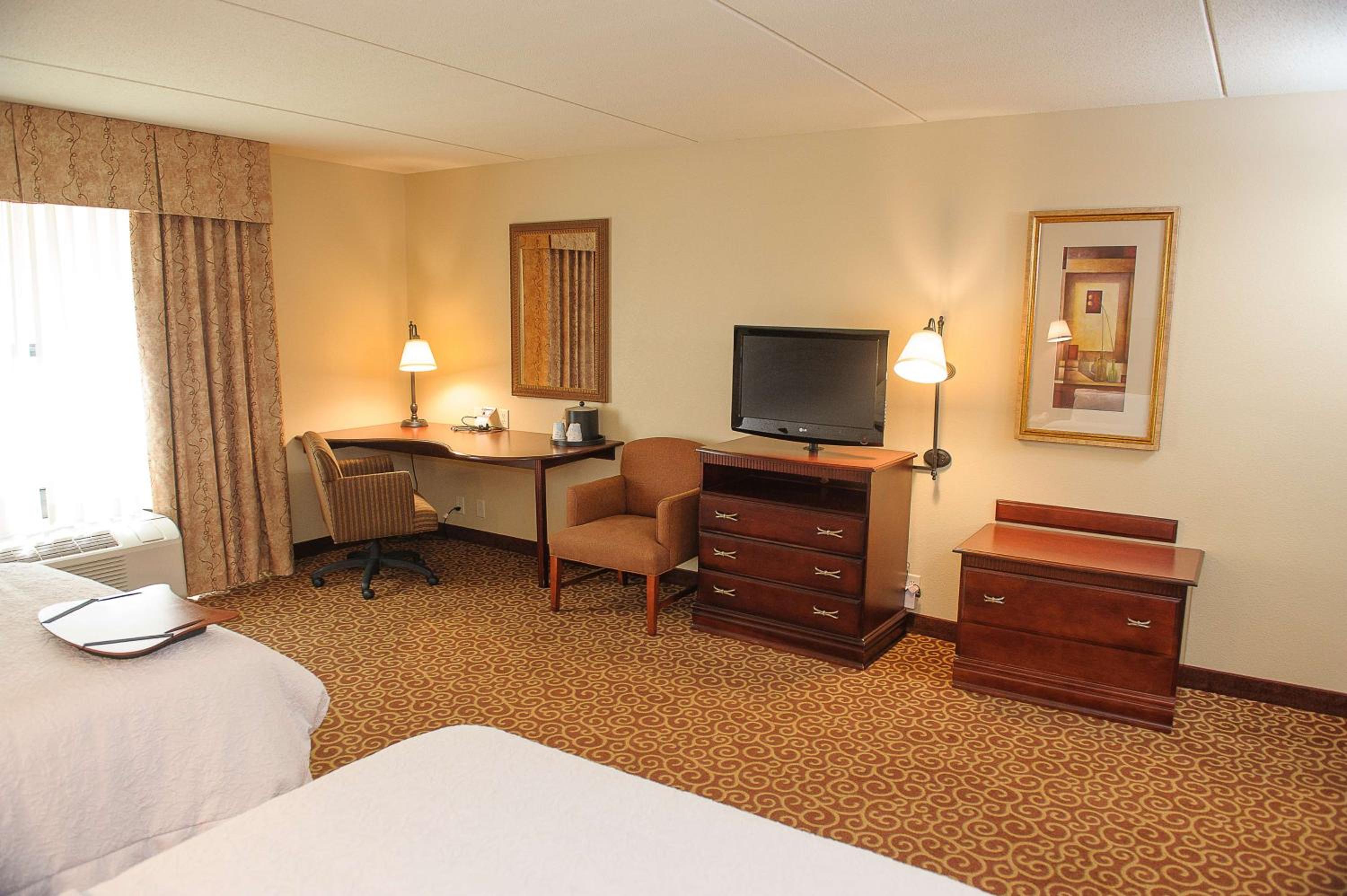 Queen Room with Two Queen Beds - Mobility and Hearing Access/Non-Smoking - Photo 4