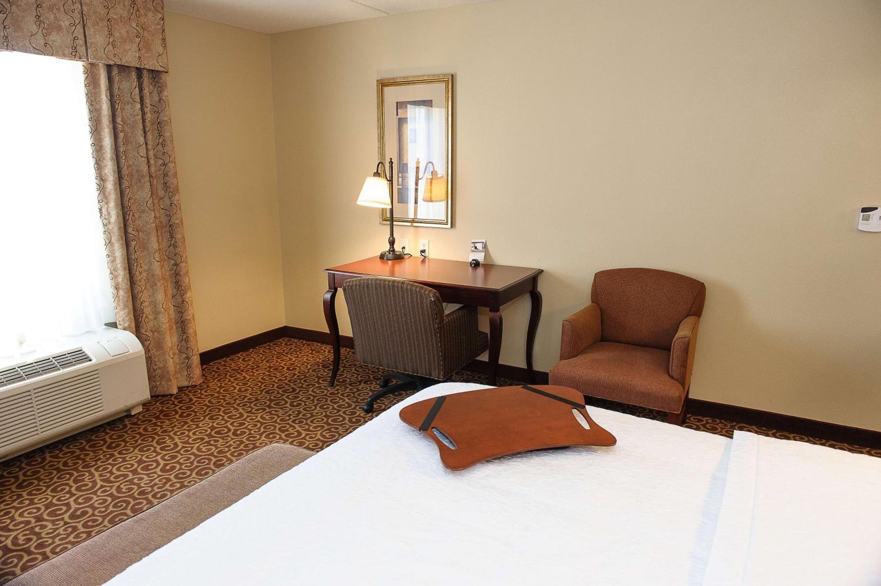 King Room with Shower - Non-Smoking - Photo 1