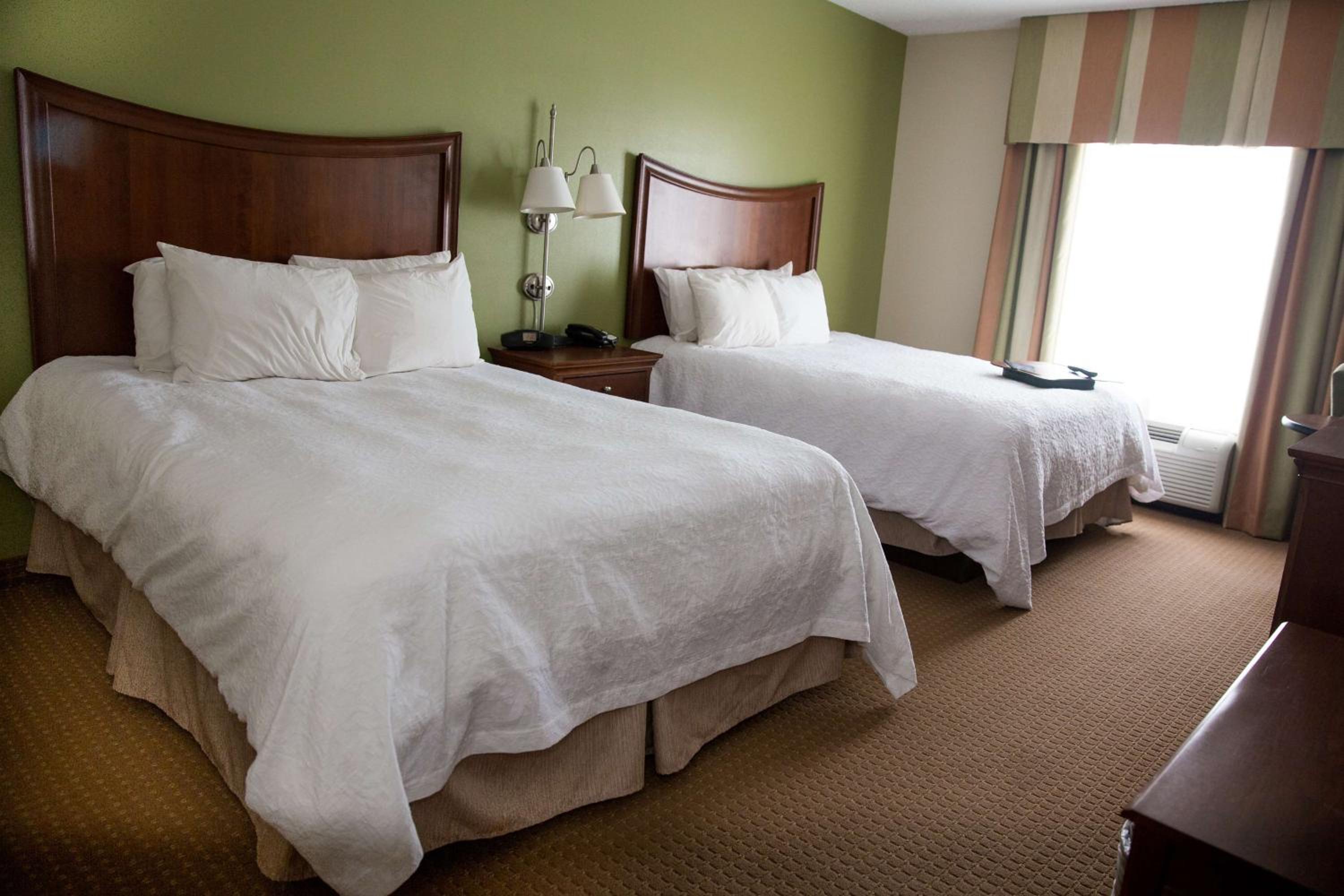 Room with Two Queen Beds - Non-Smoking - Photo 2