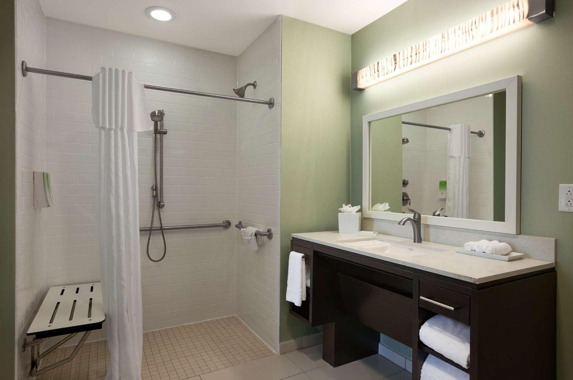 Suite, One Queen Bed