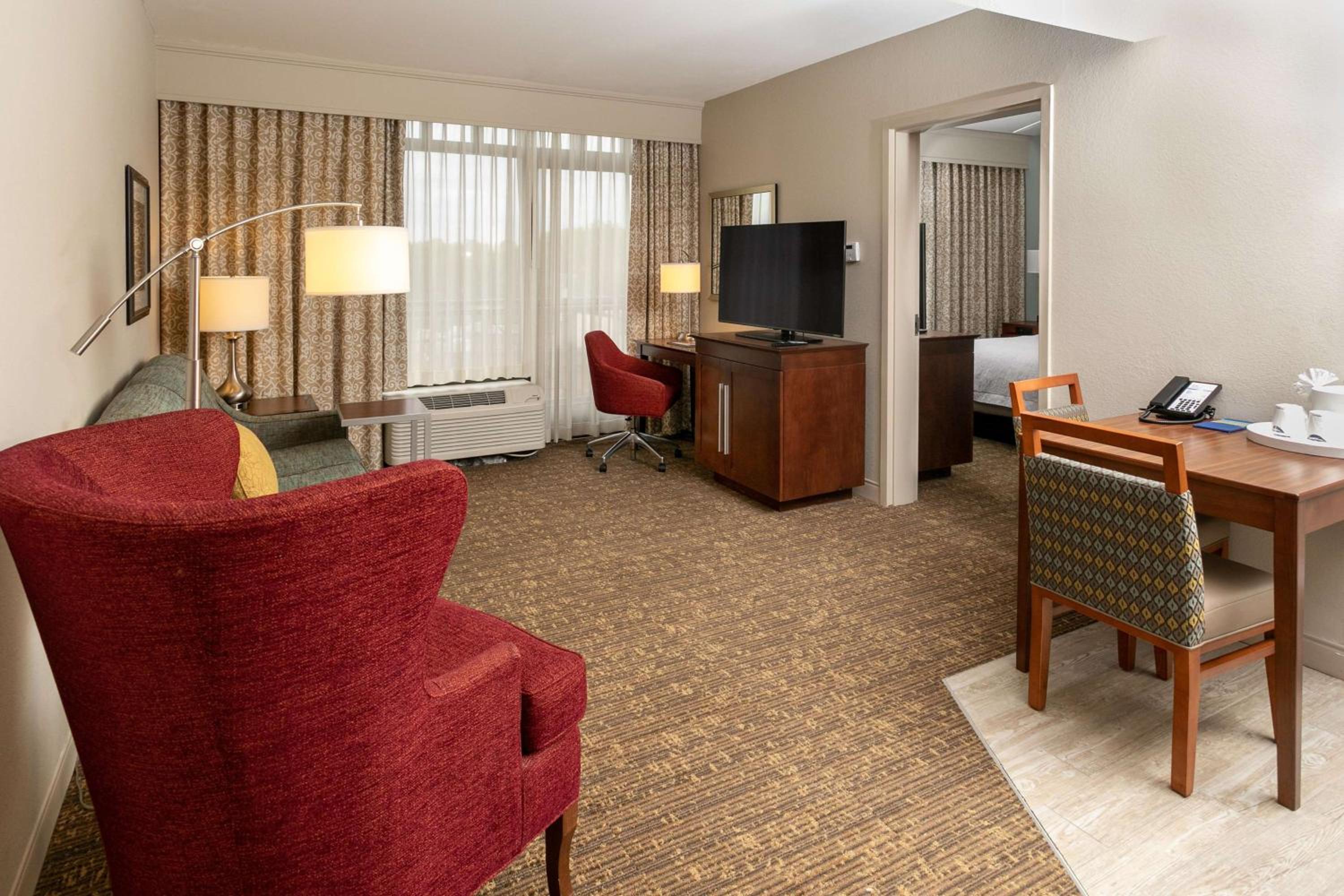 Non-Smoking King Suite with Kitchen - Photo 3