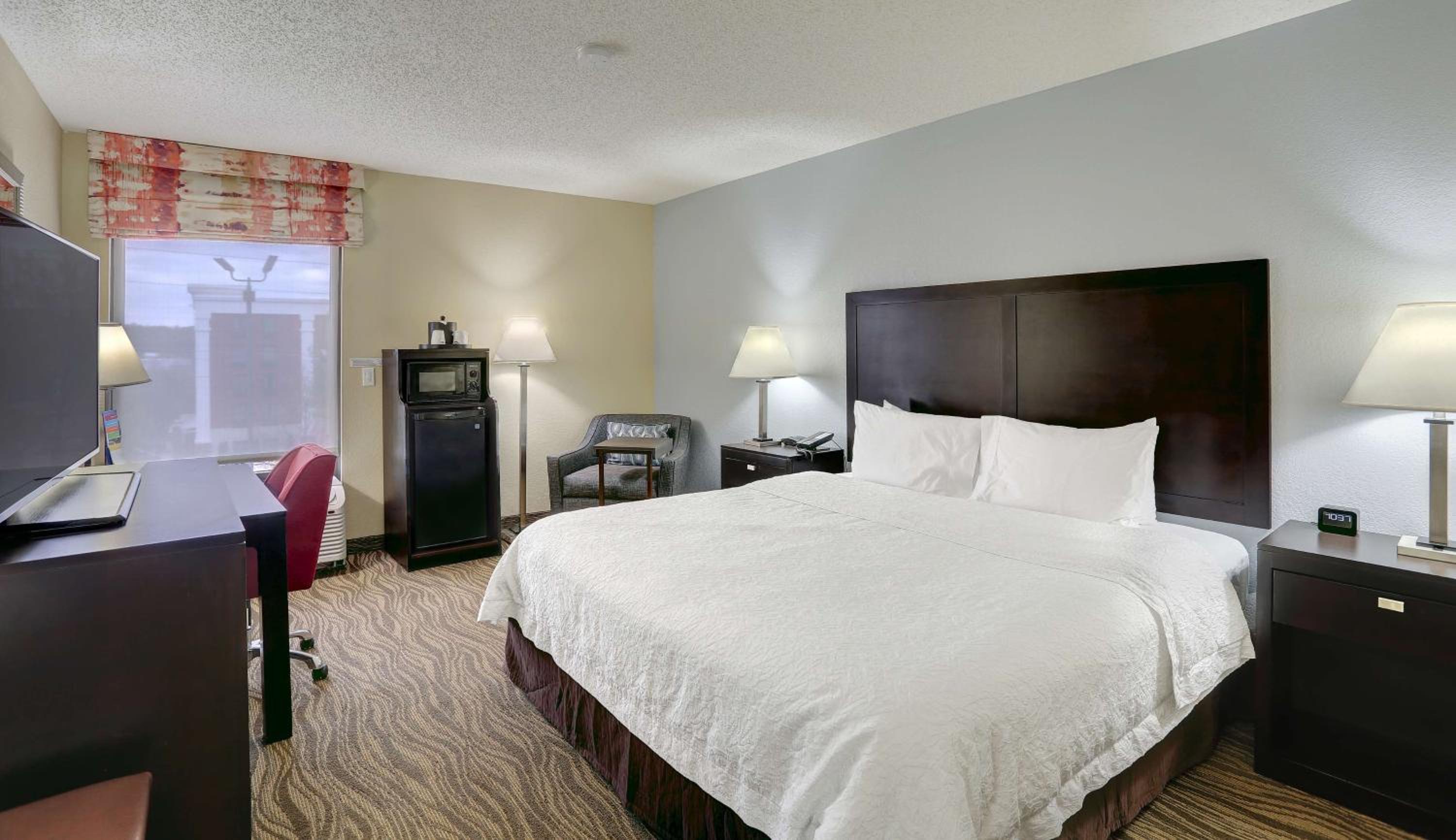 King Room with Accessible Tub - Mobility and Hearing Access/Non-Smoking photo 1