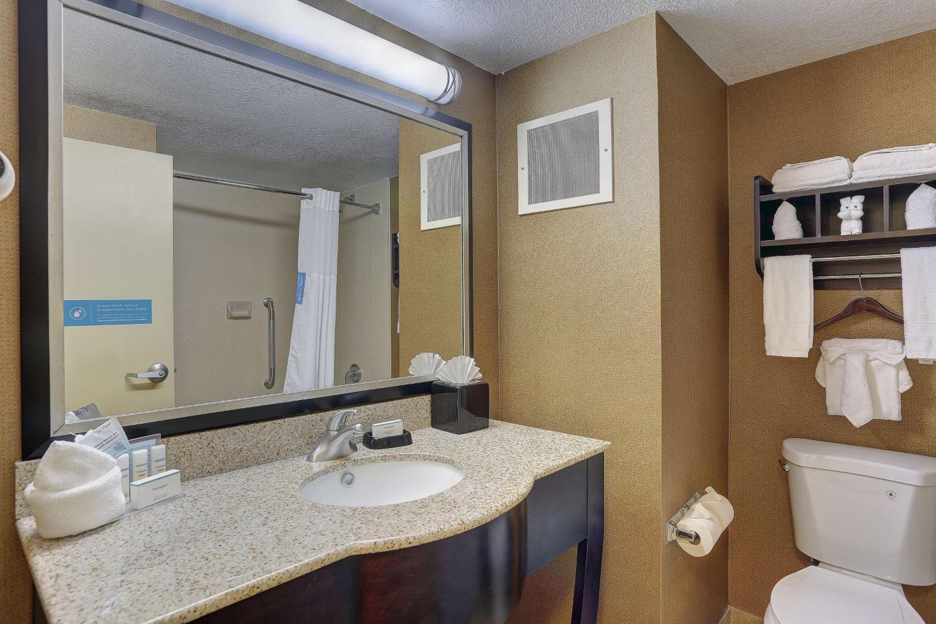King Room with King Bed - Non-Smoking photo 2