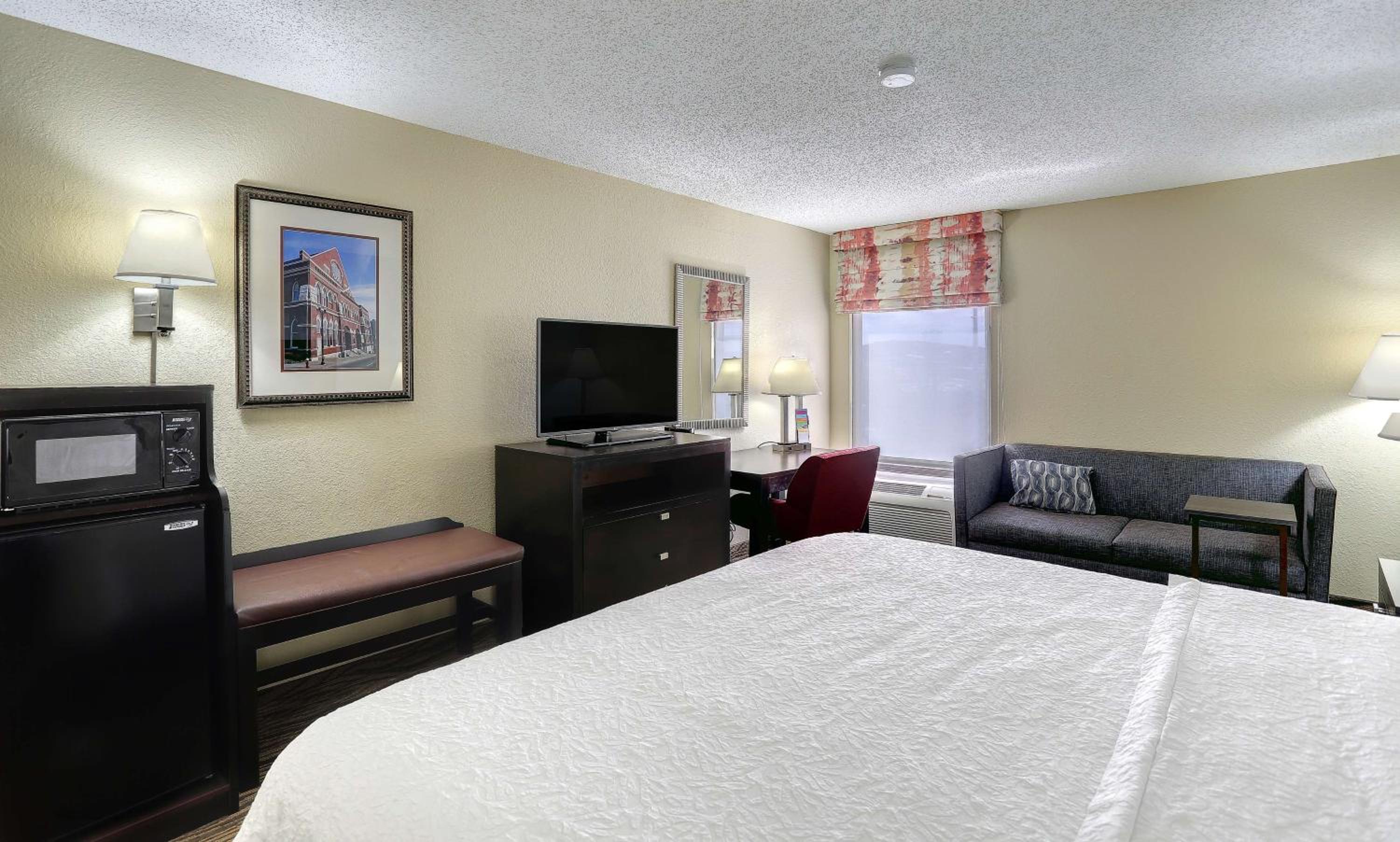 King Room with Sofa Bed and Study - Non-Smoking photo 2