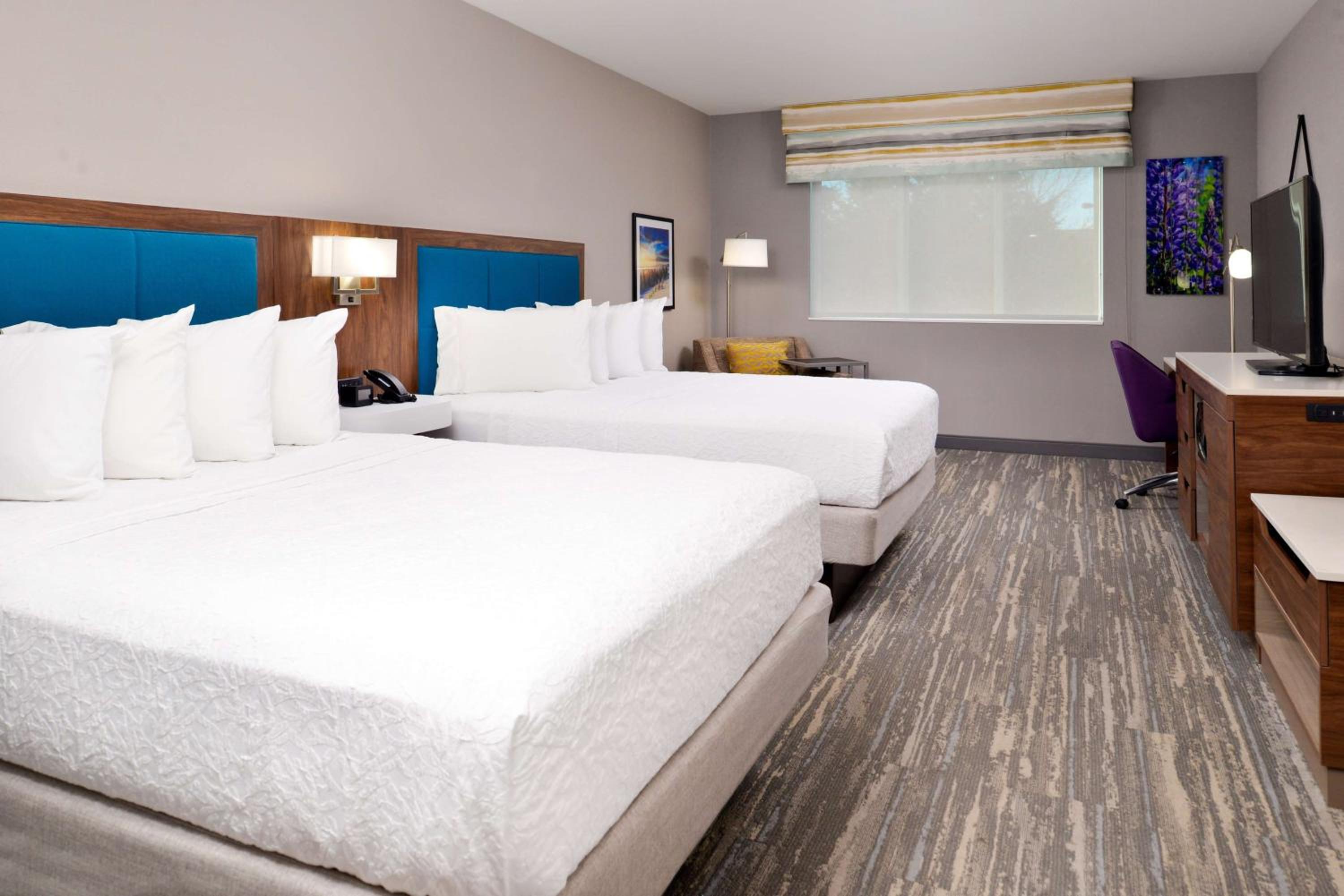 Room with Two Queen Beds - Non-Smoking - Photo 2