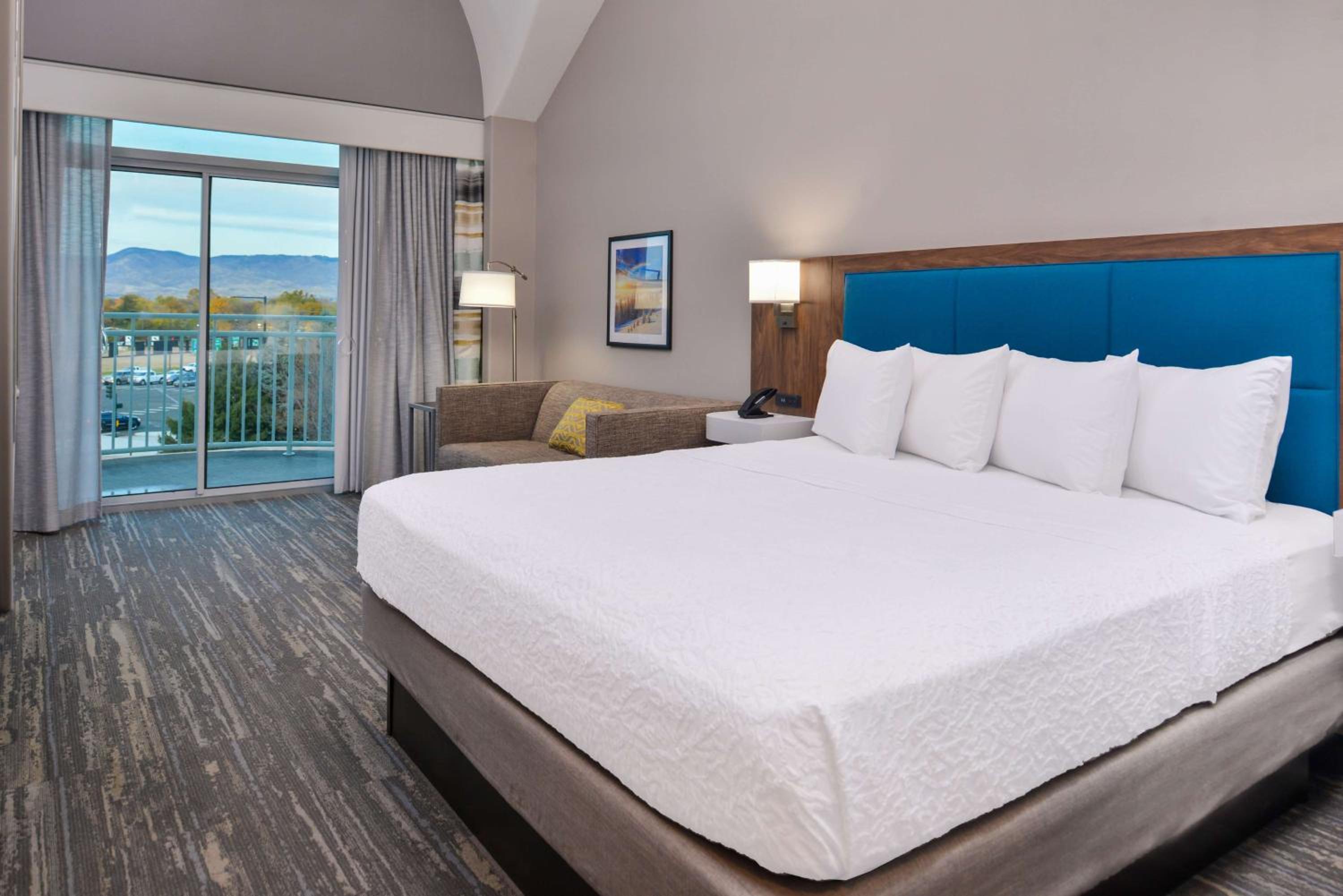 King Suite with Loft And Balcony - Photo 5
