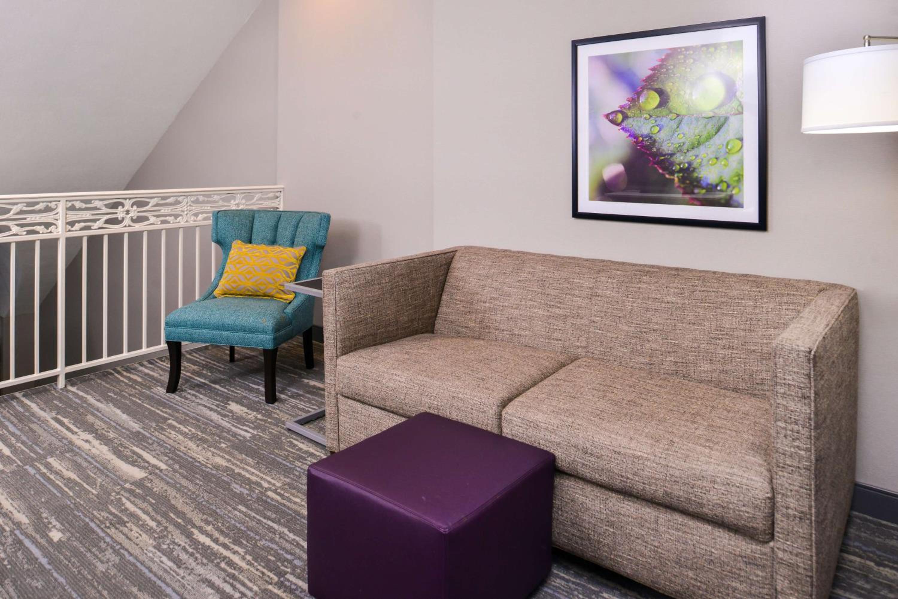 King Suite with Loft And Balcony - Photo 2