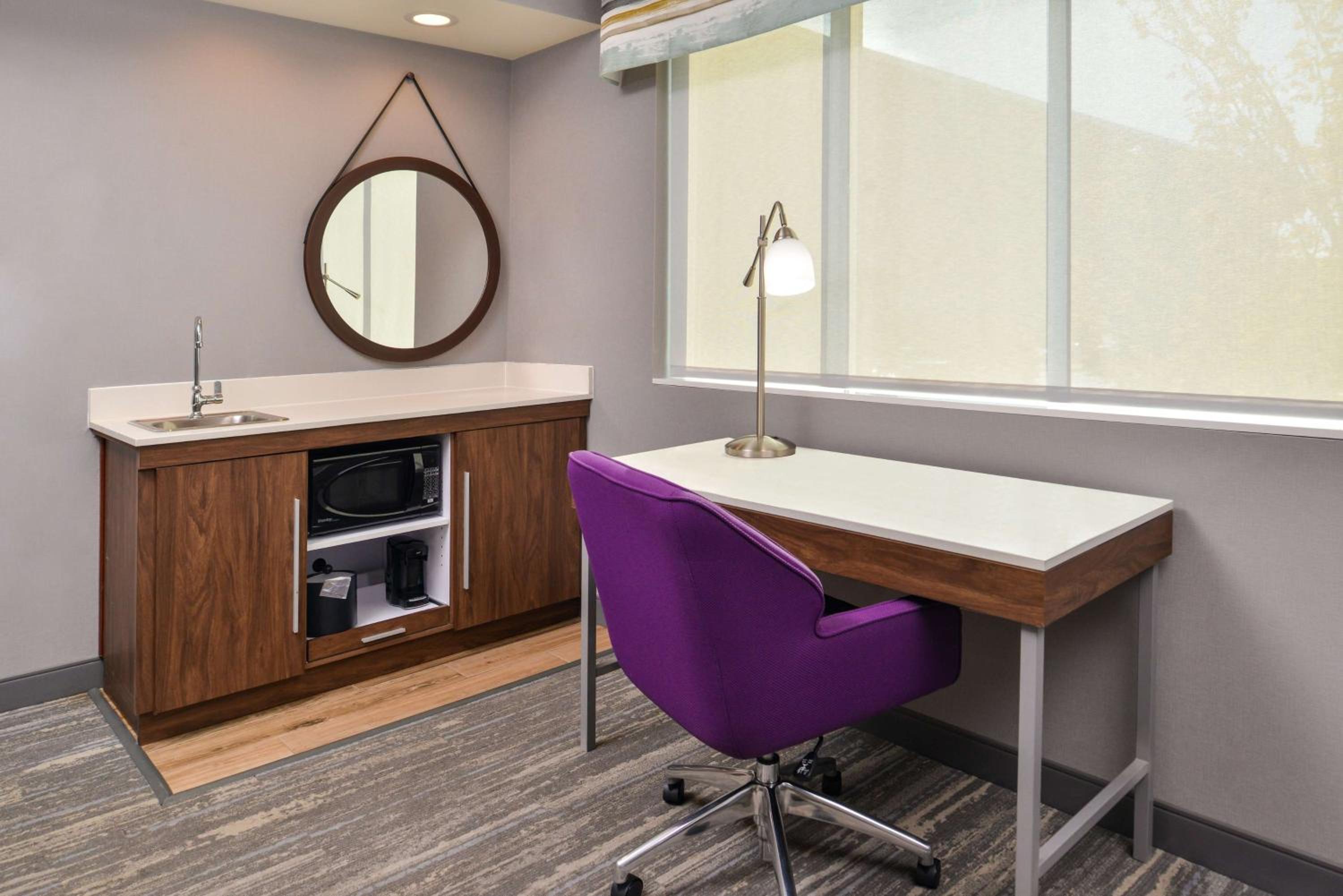 Queen Suite - Photo 2