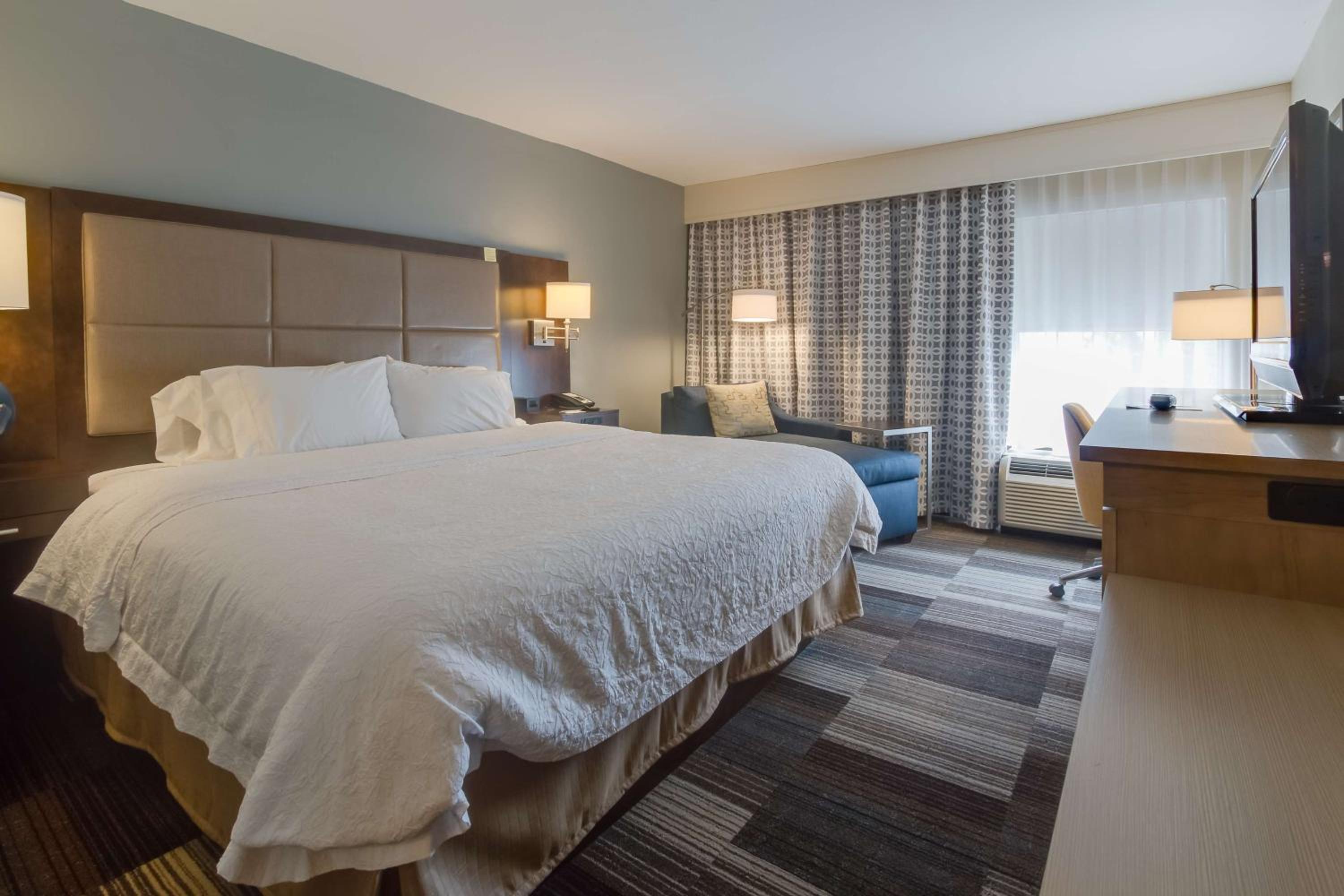 King Room with King Bed - Non-Smoking - Photo 1