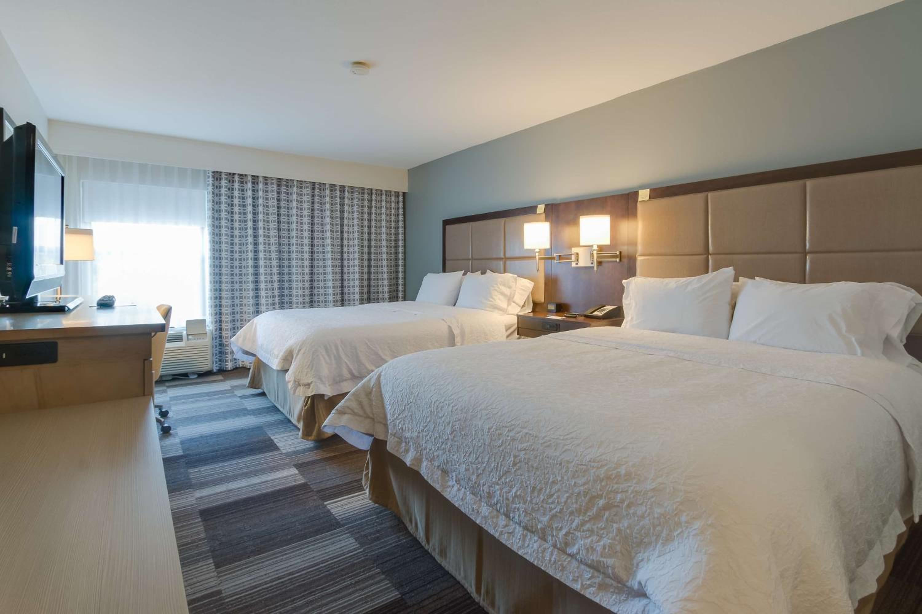 Room with Two Queen Beds - Non-Smoking - Photo 4