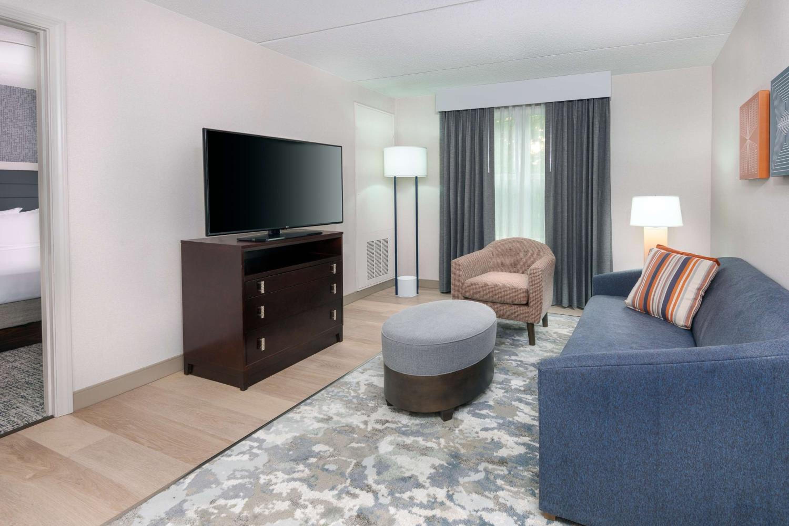 One-Bedroom King Suite - Non-Smoking - Photo 6
