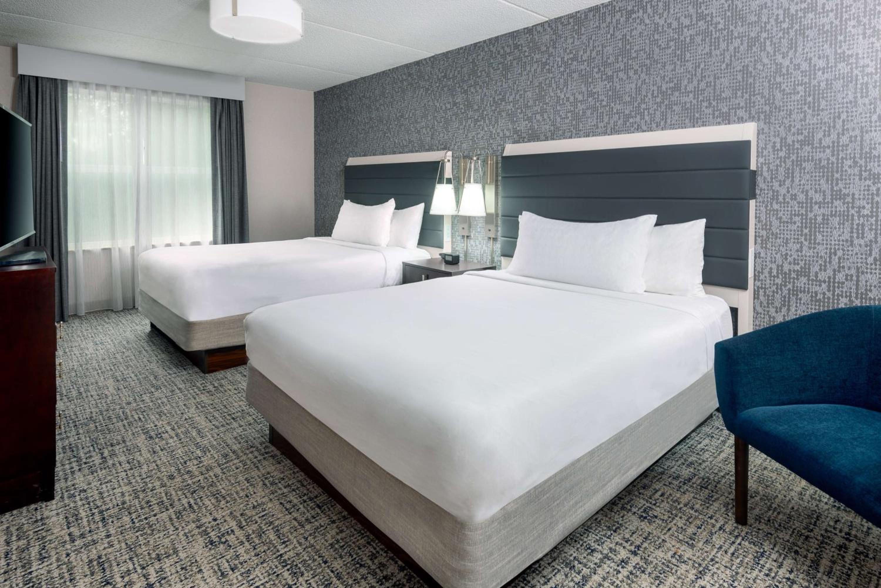 One-Bedroom Queen Suite with Two Queen Beds - Non-Smoking - Photo 3