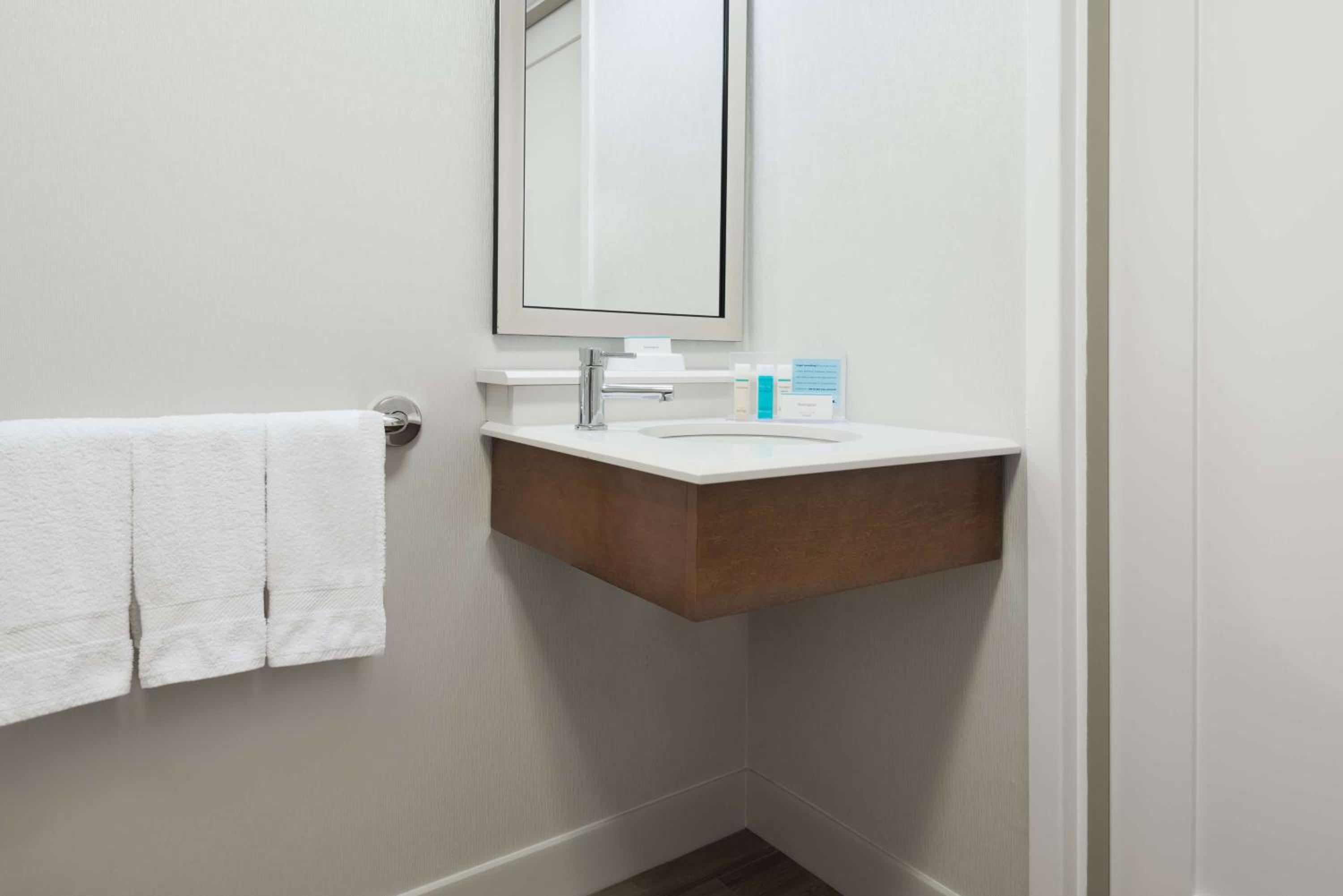 King Room - Mobility Access/Non-Smoking - Photo 3