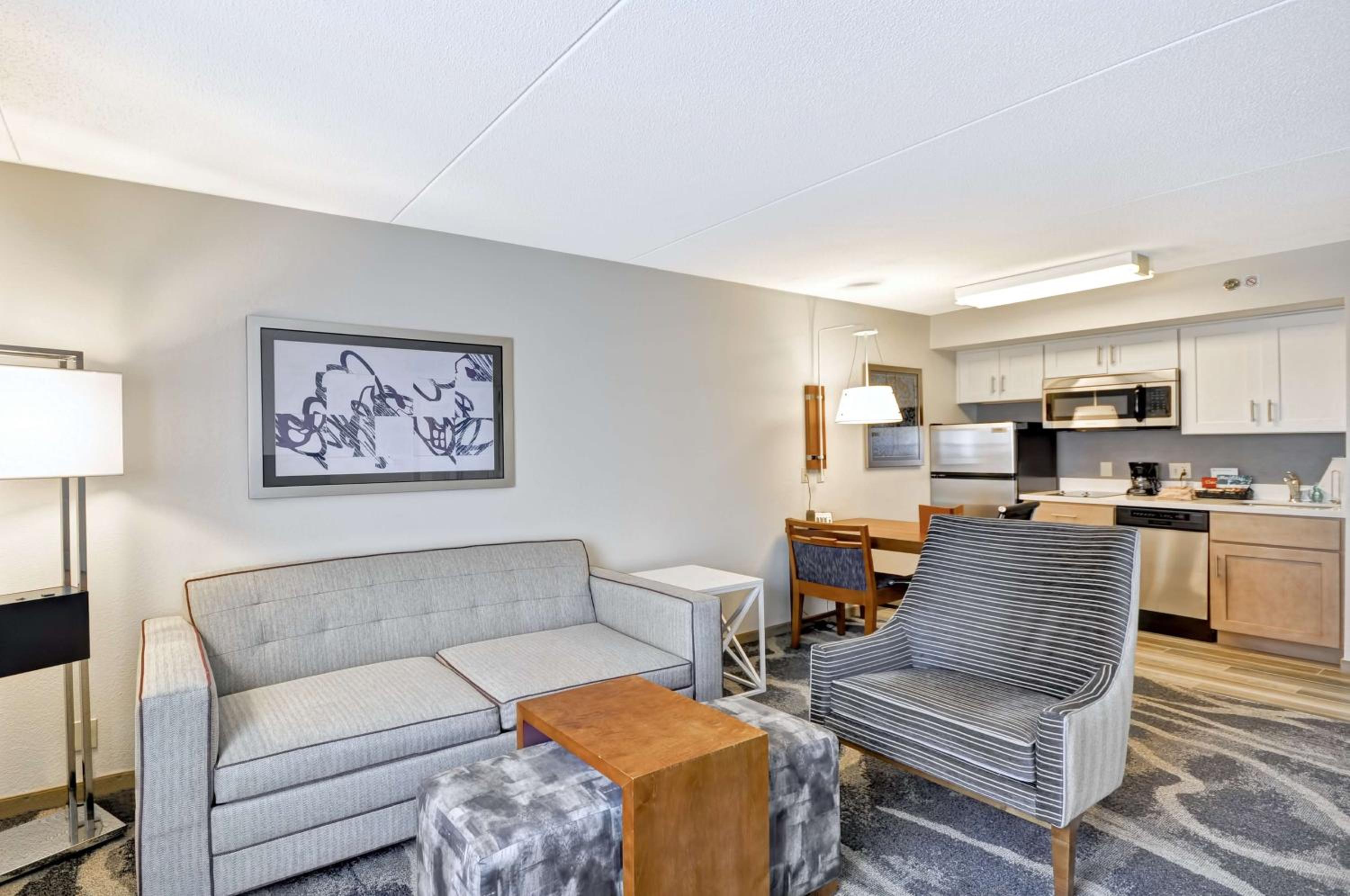One-Bedroom Queen Suite - Non-Smoking