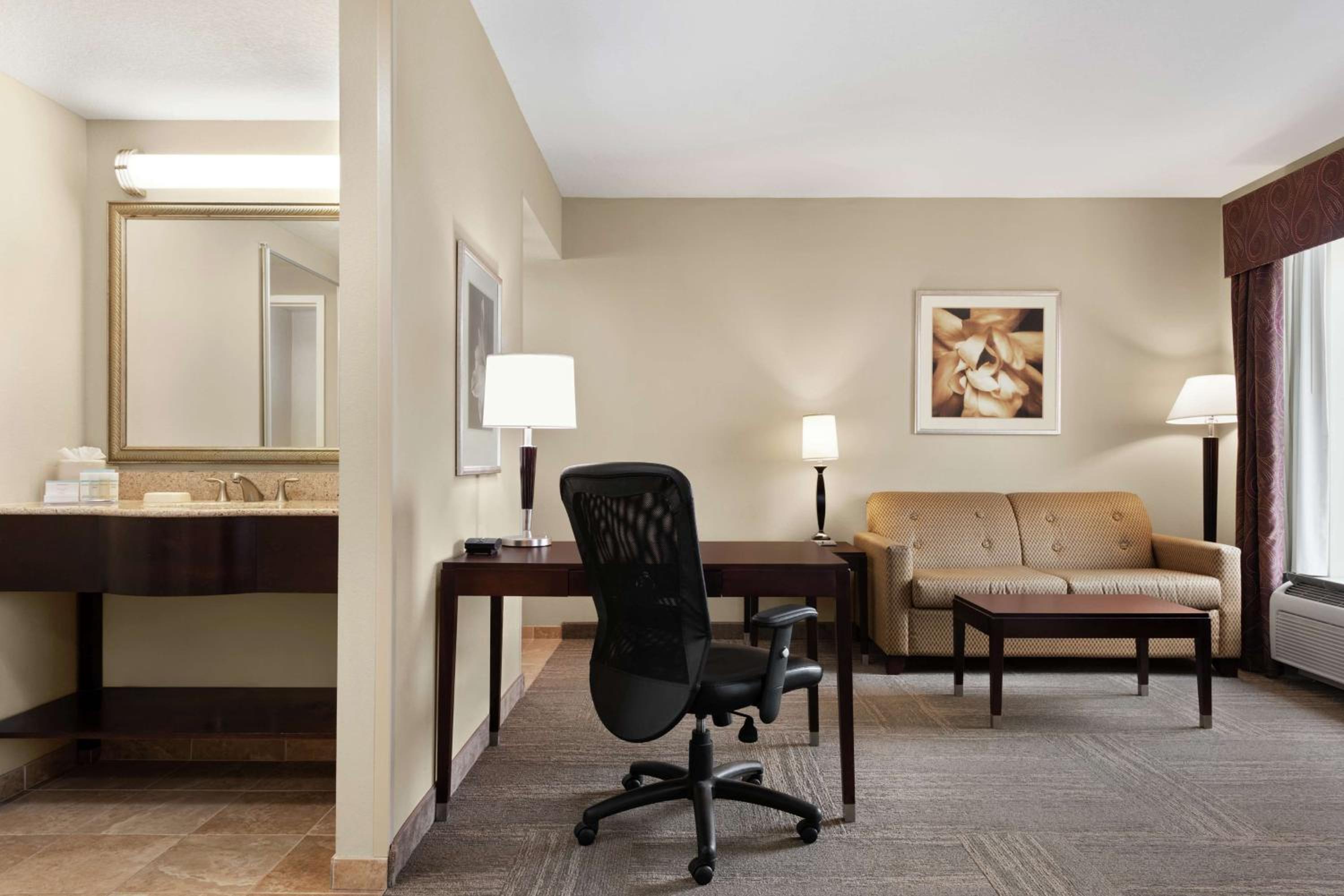 King Studio Suite - Non-Smoking - Photo 4