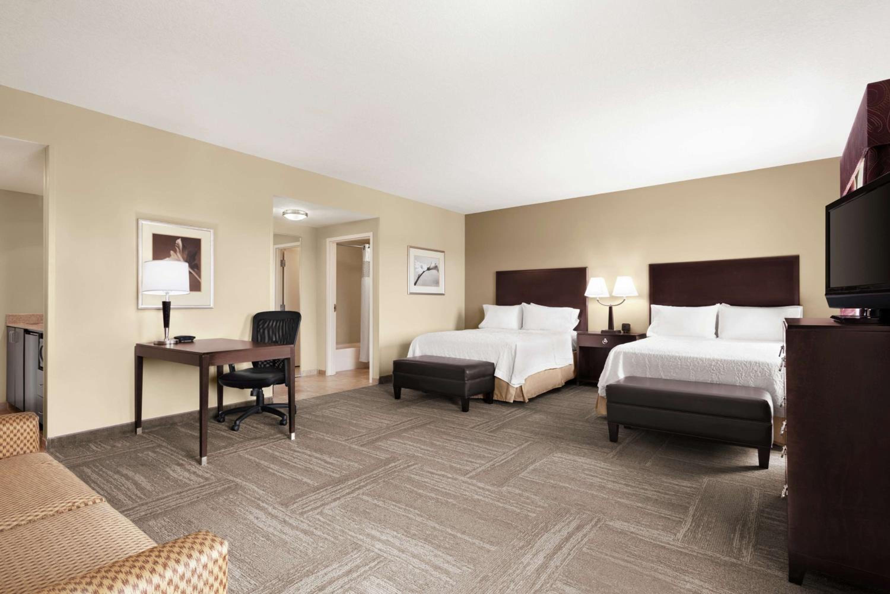 Queen Studio Suite with Two Queen Beds - Non-Smoking - Photo 1