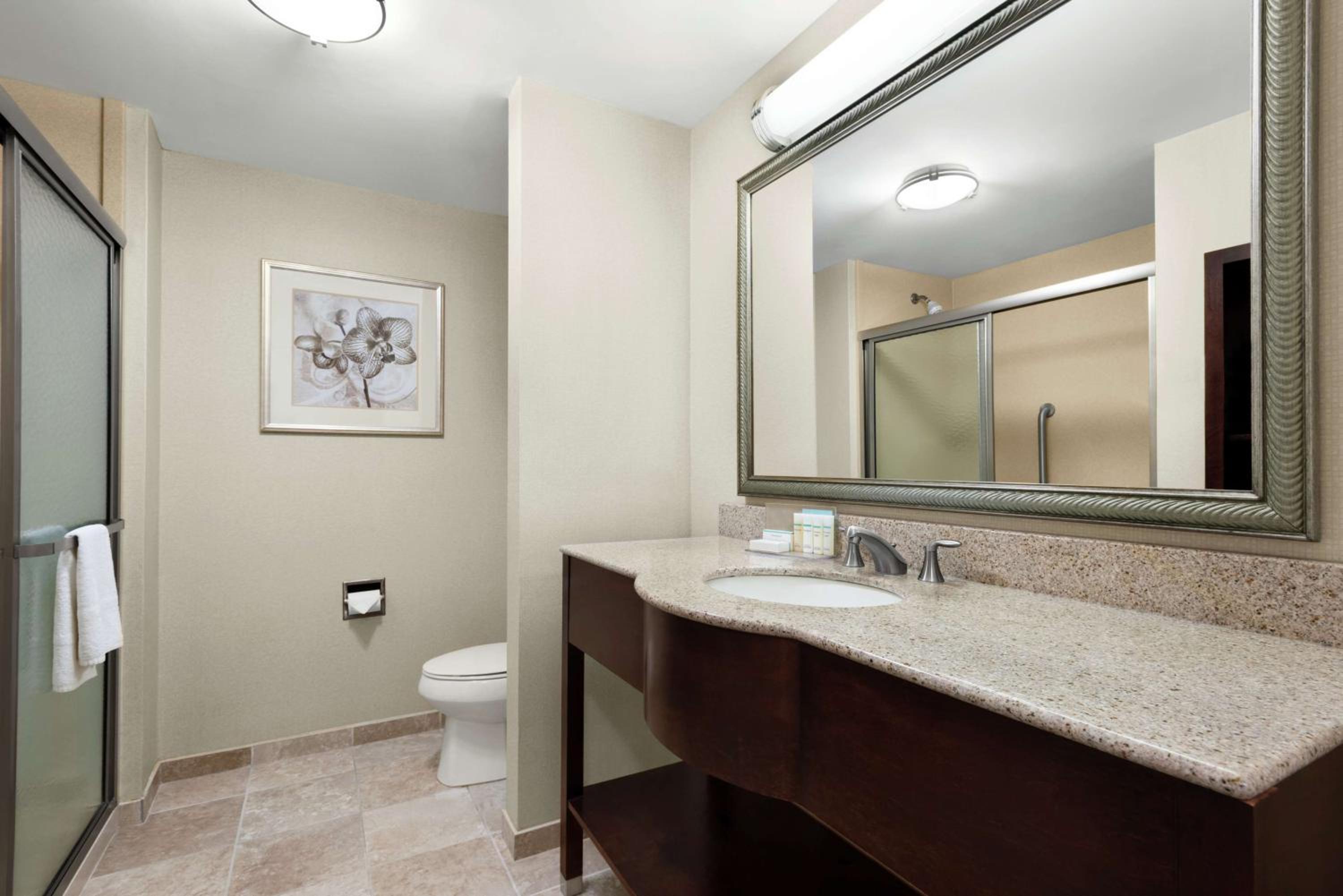 Queen Studio Suite with Two Queen Beds - Non-Smoking - Photo 2