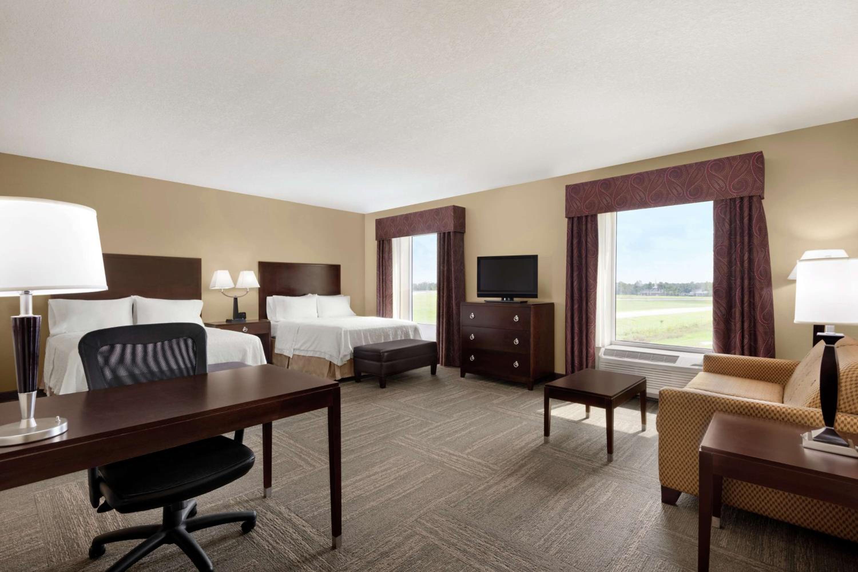 Queen Studio Suite with Two Queen Beds - Non-Smoking - Photo 4
