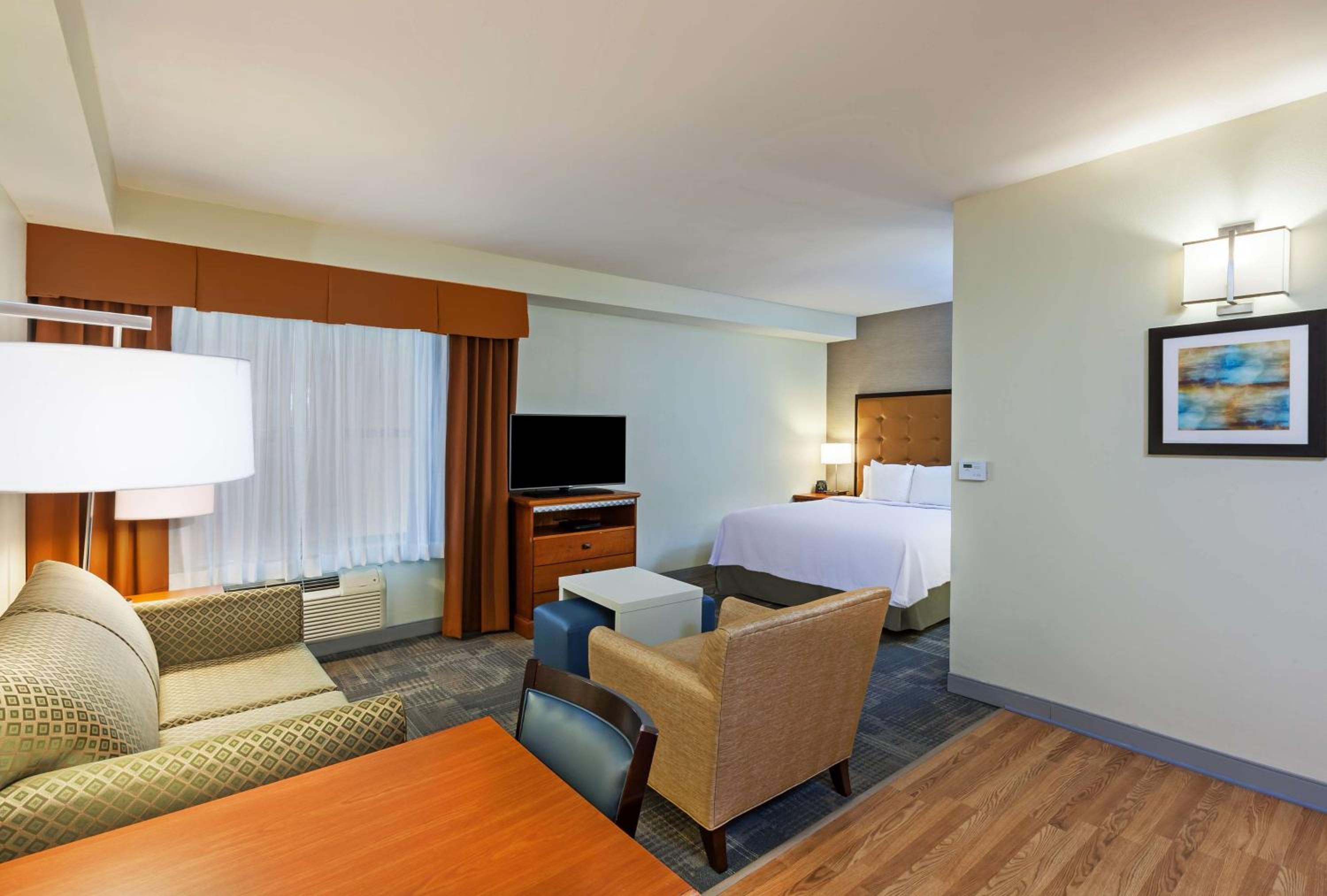 King Studio Suite - Non-Smoking - Photo 2