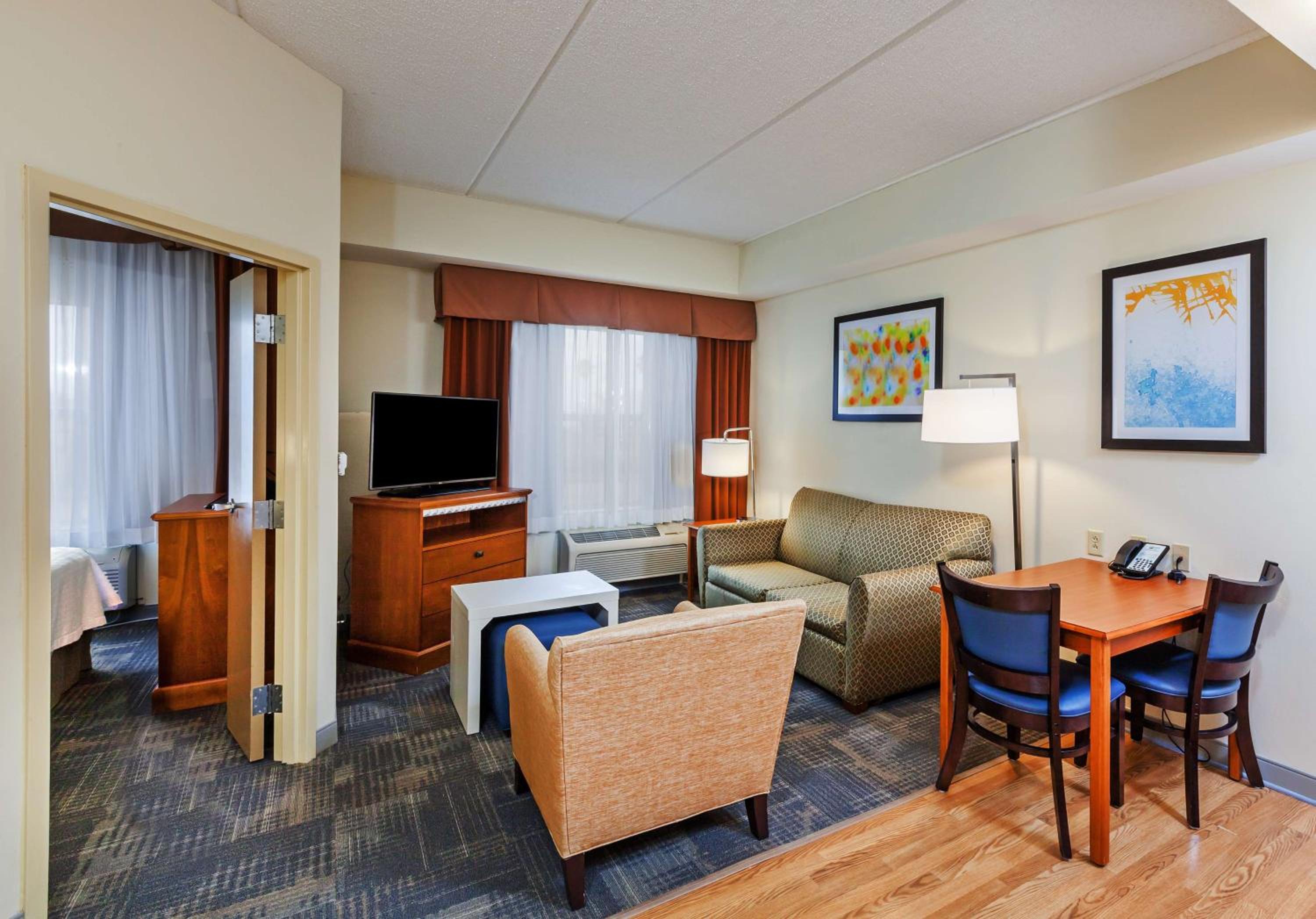One-Bedroom King Suite - Non-Smoking photo 3
