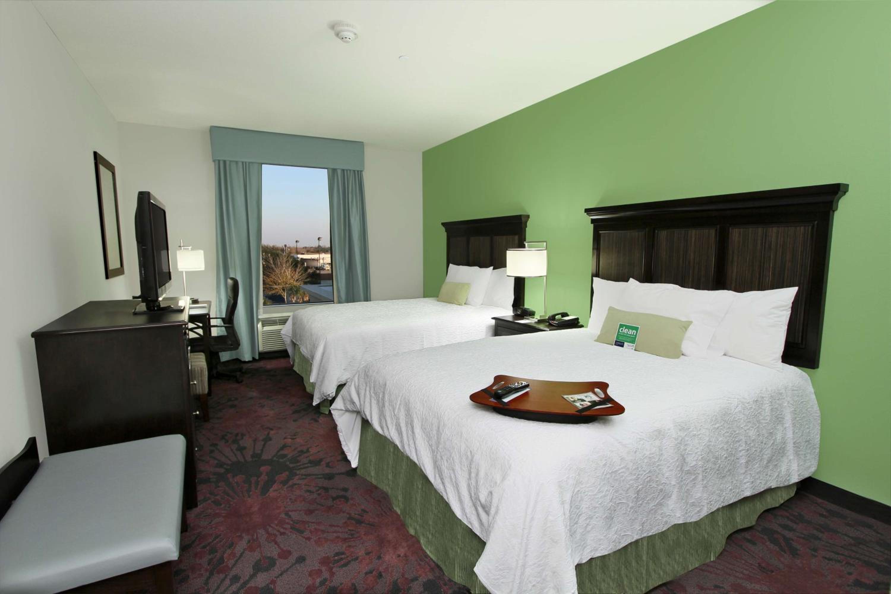 Room with Two Queen Beds - Non-Smoking - Photo 2