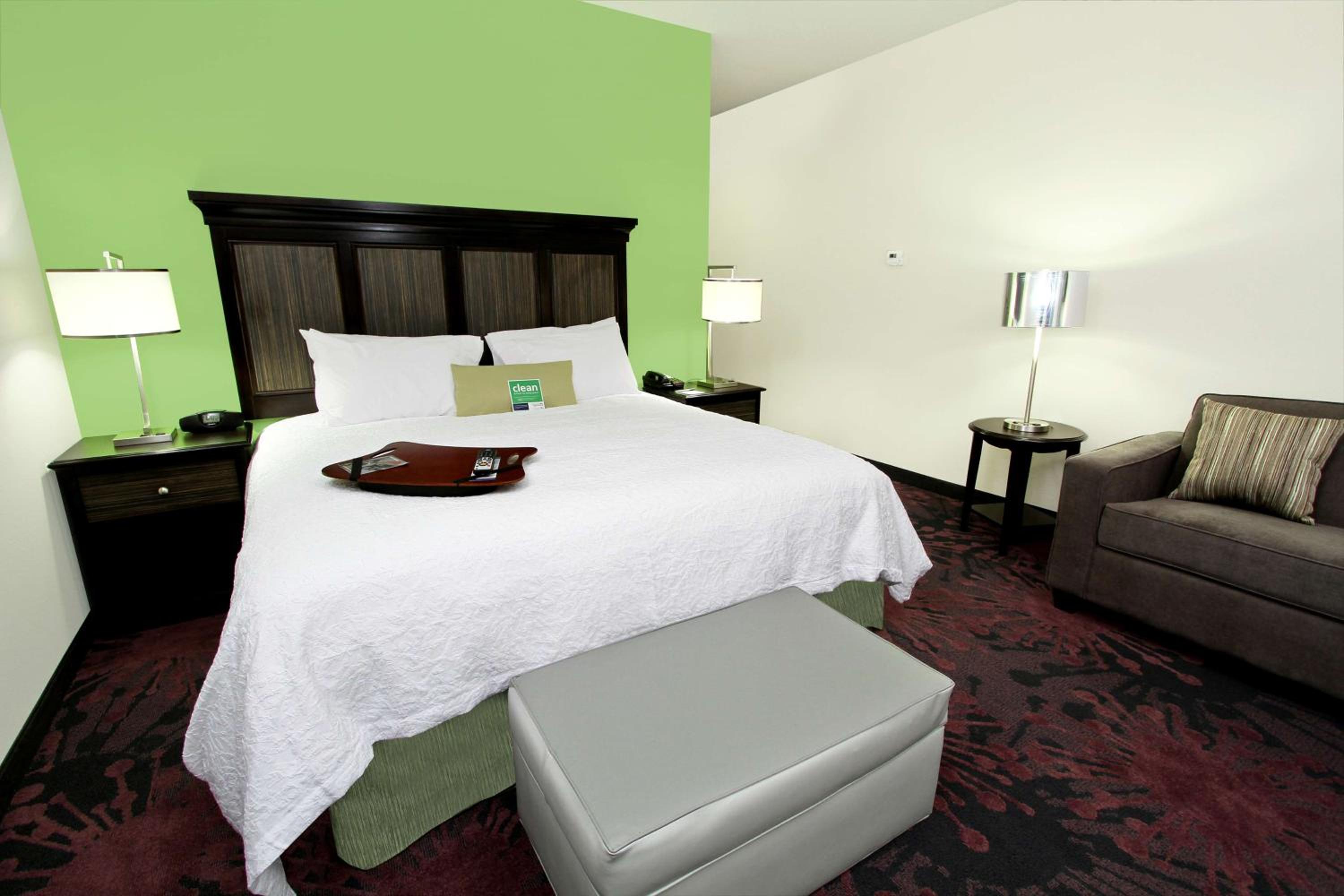King Room with King Bed - Non-Smoking - Photo 1