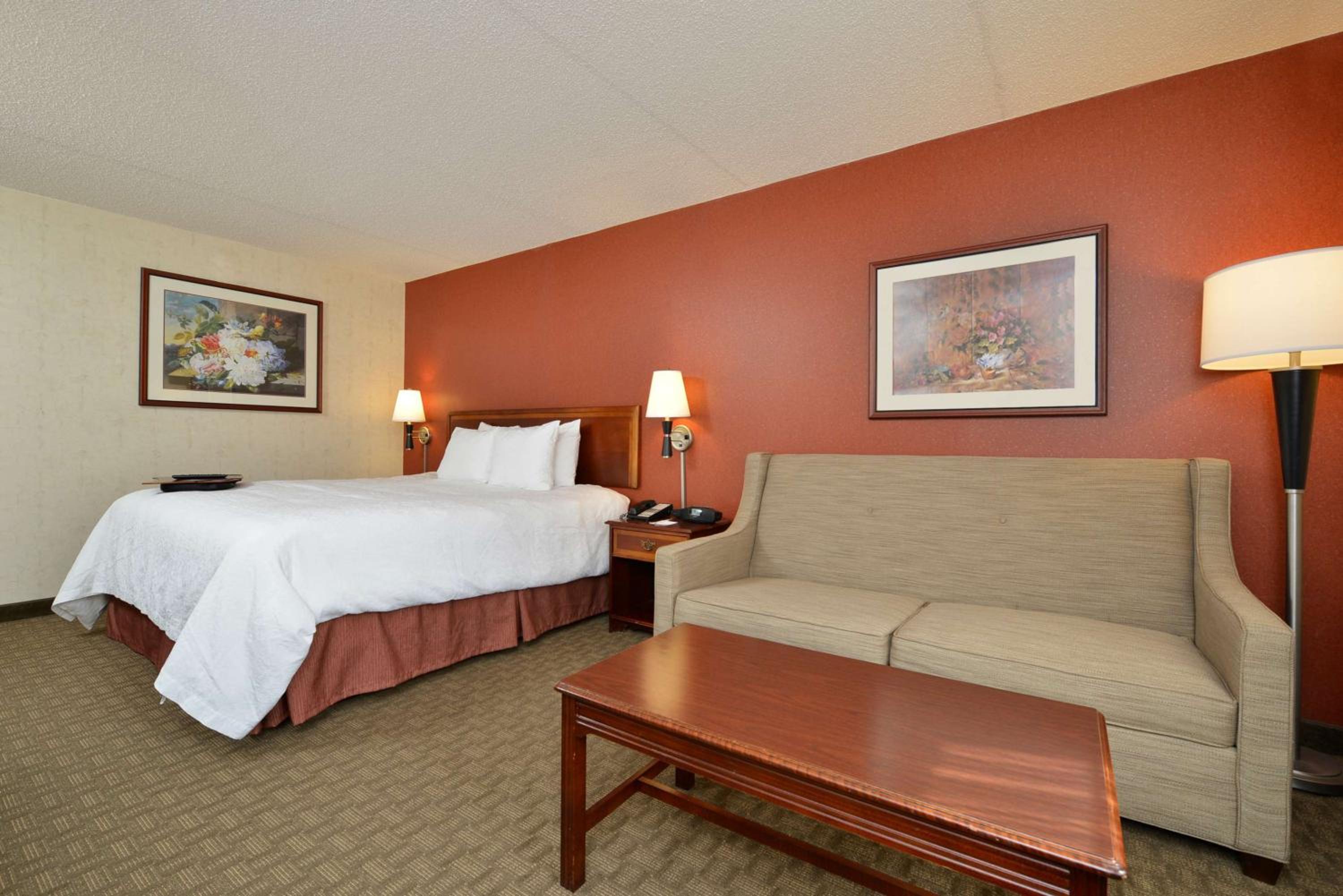 King Room with Sofa Bed and Study - Non-Smoking - Photo 1