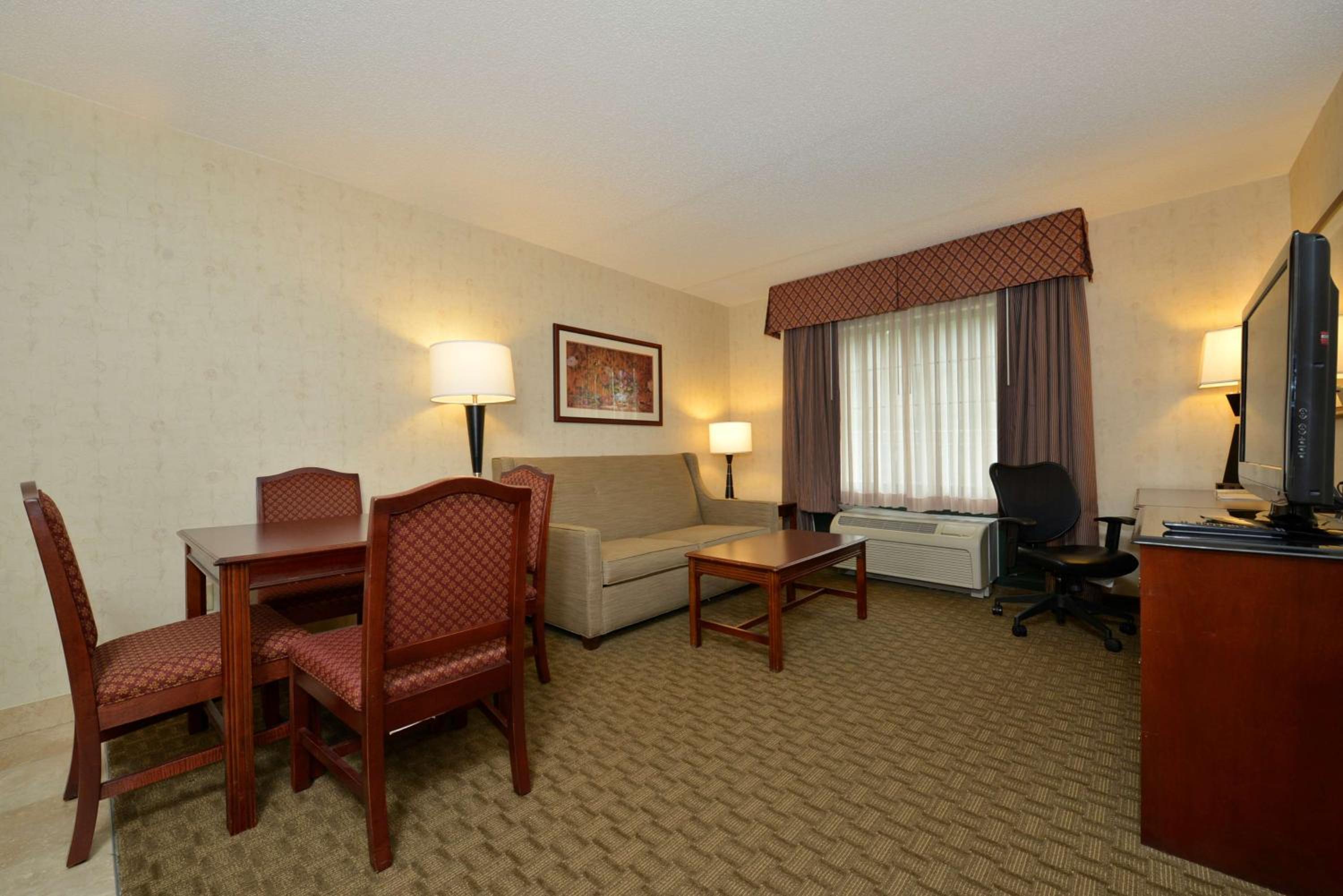 One-Bedroom King Suite with Sofa Bed - Non-Smoking - Photo 4
