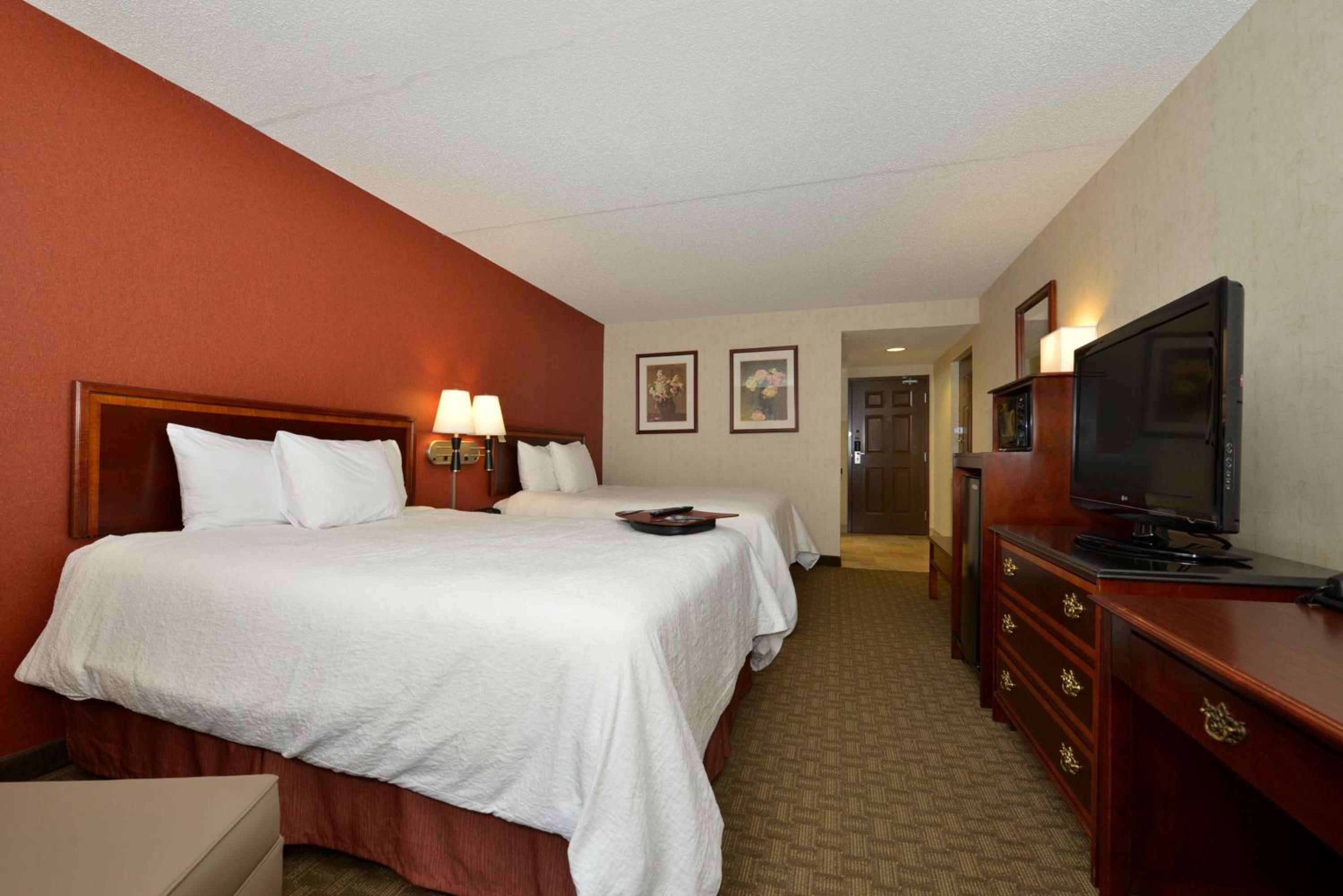 Room with Two Queen Beds - Non-Smoking - Photo 4