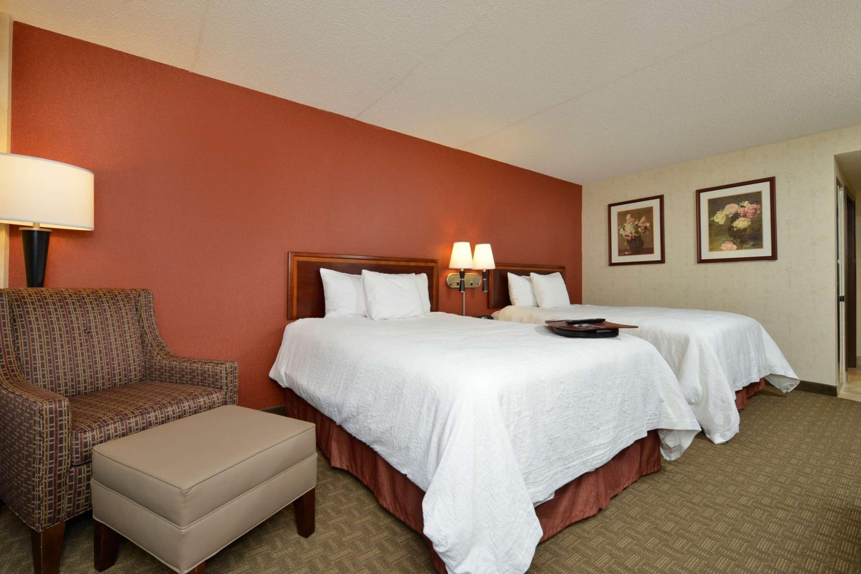 Room with Two Queen Beds - Non-Smoking - Photo 2