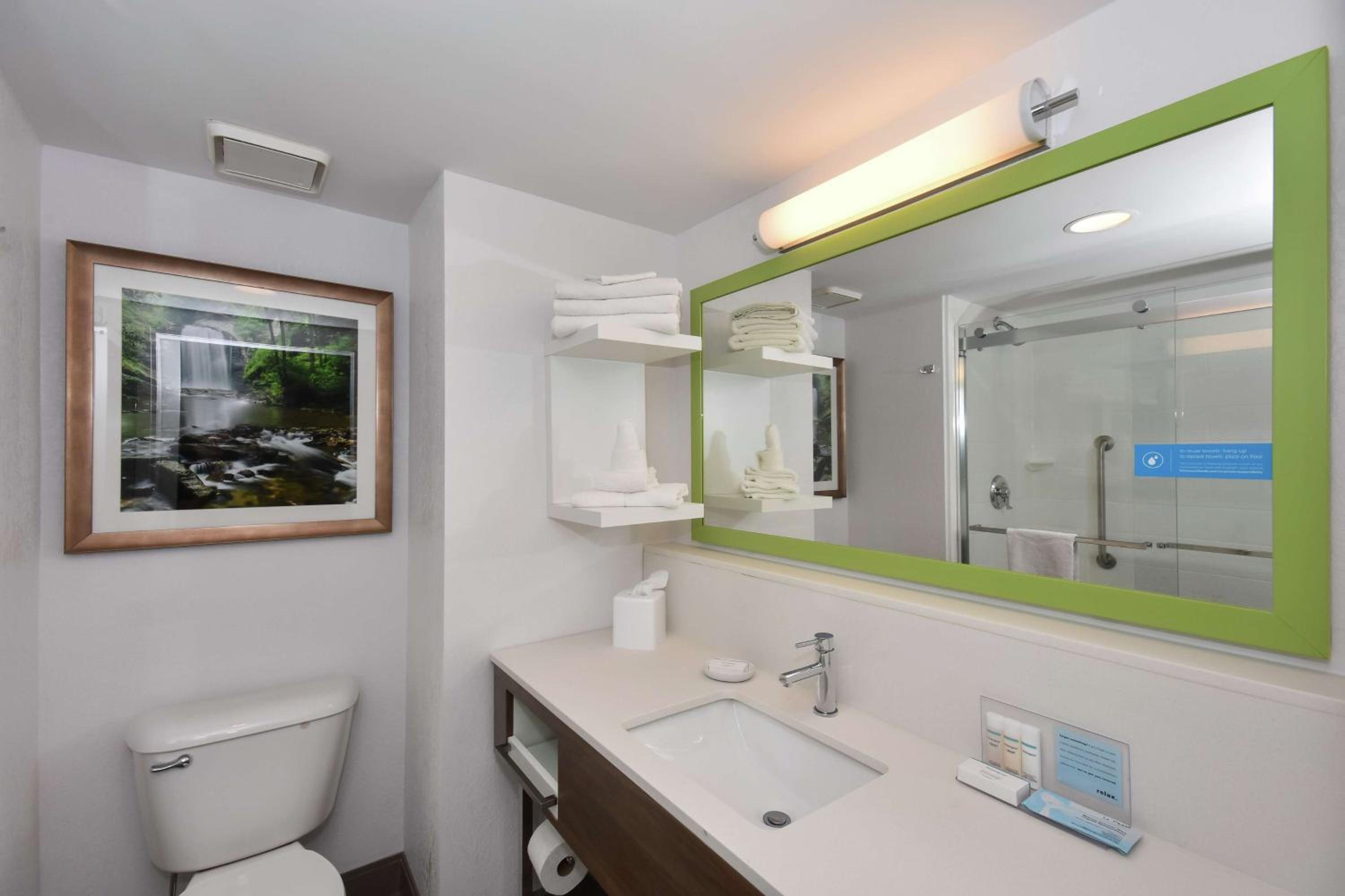 King Room with Shower - Non-Smoking - Photo 2