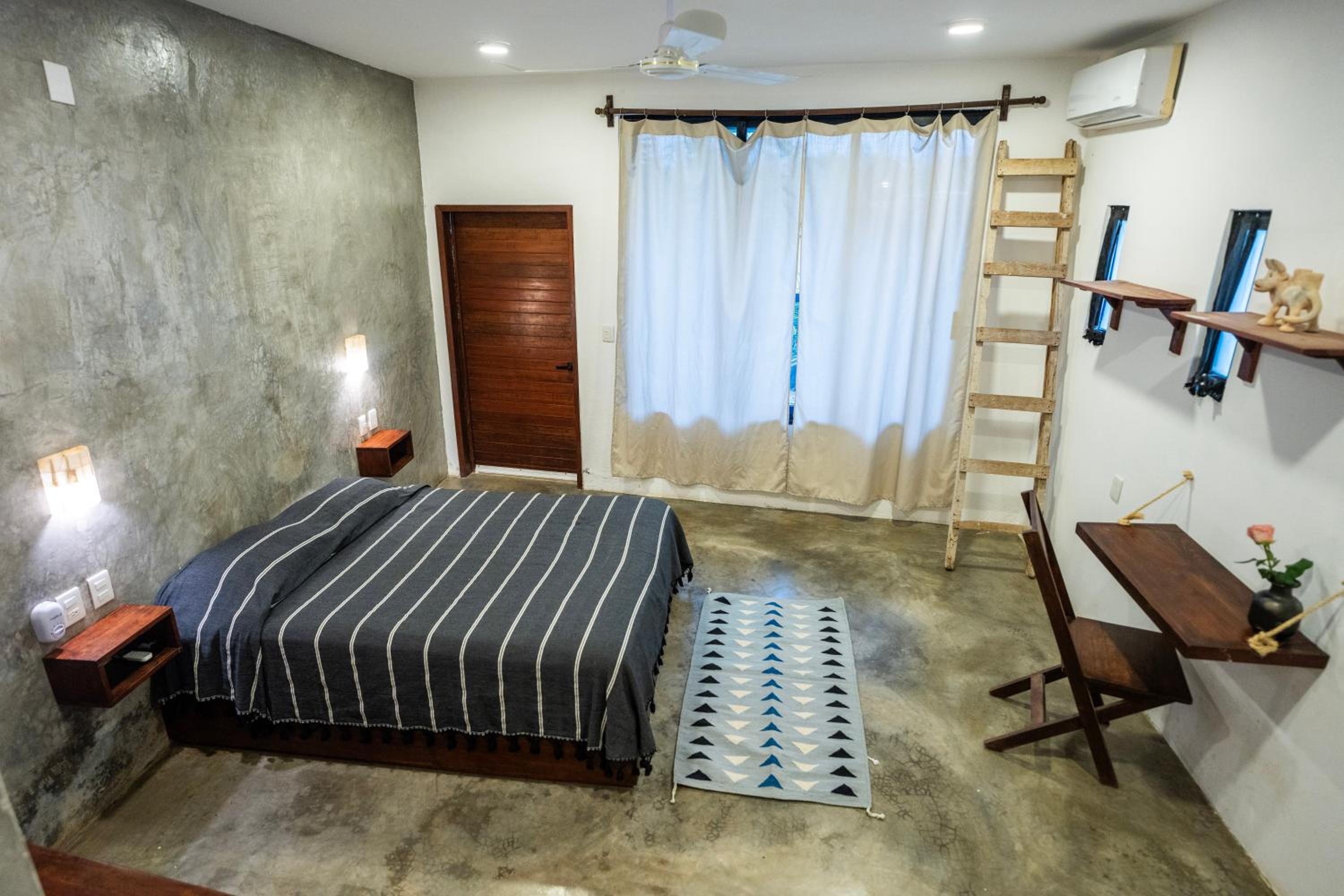 Queen Room with Pool View - Photo 22